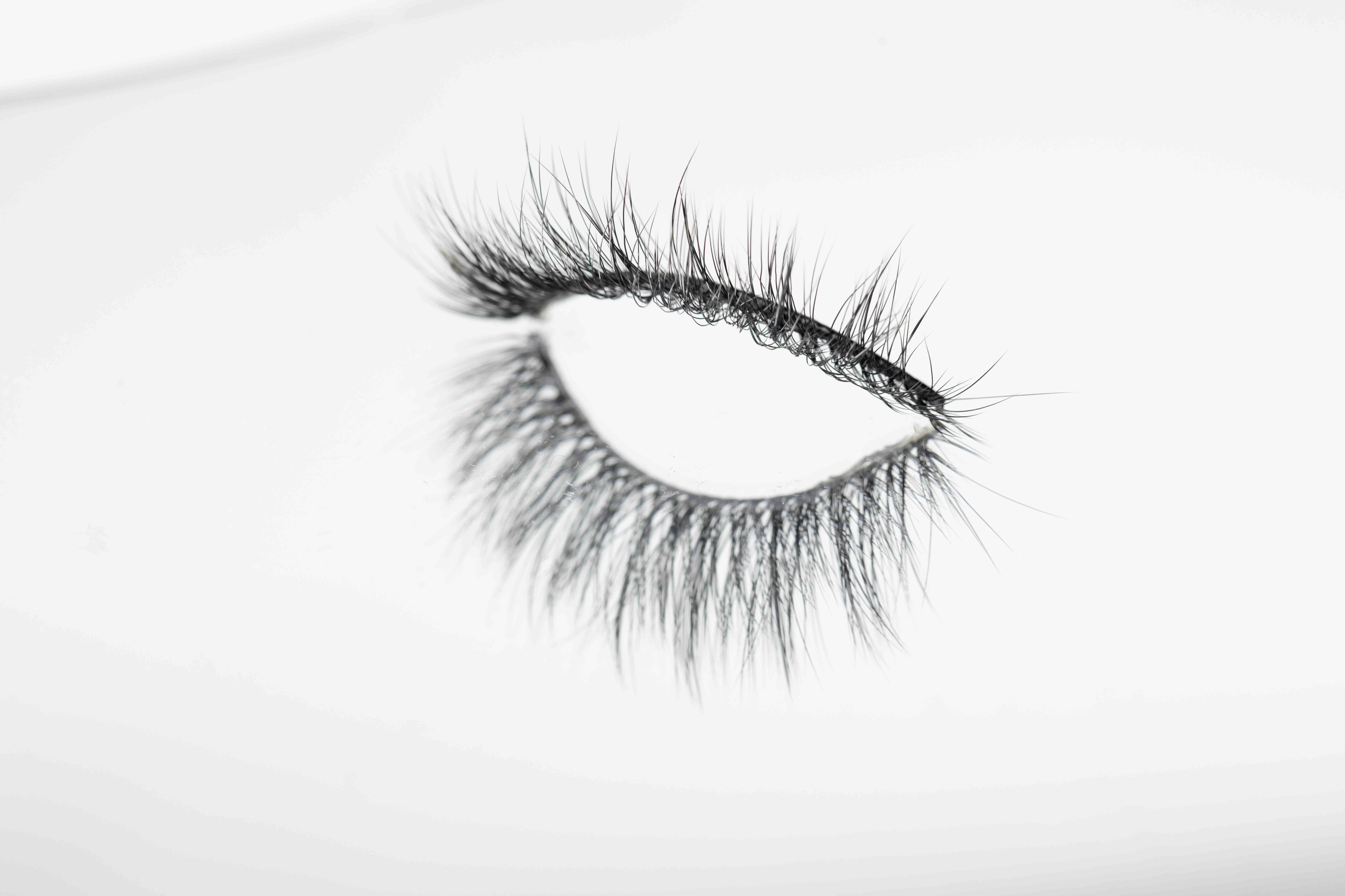 TRIANGULAR FIBER LASHES