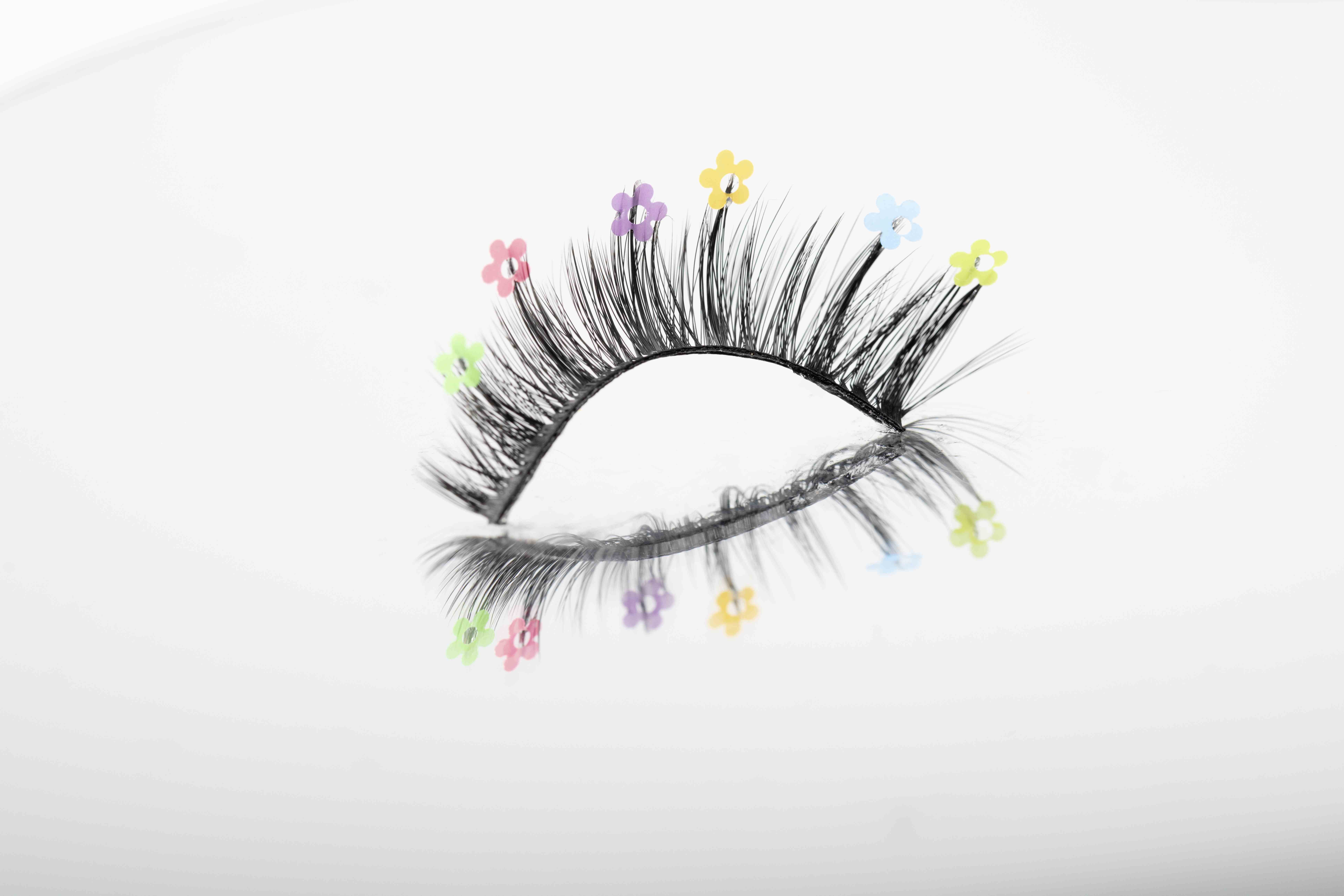 HOLIDAY LASHES