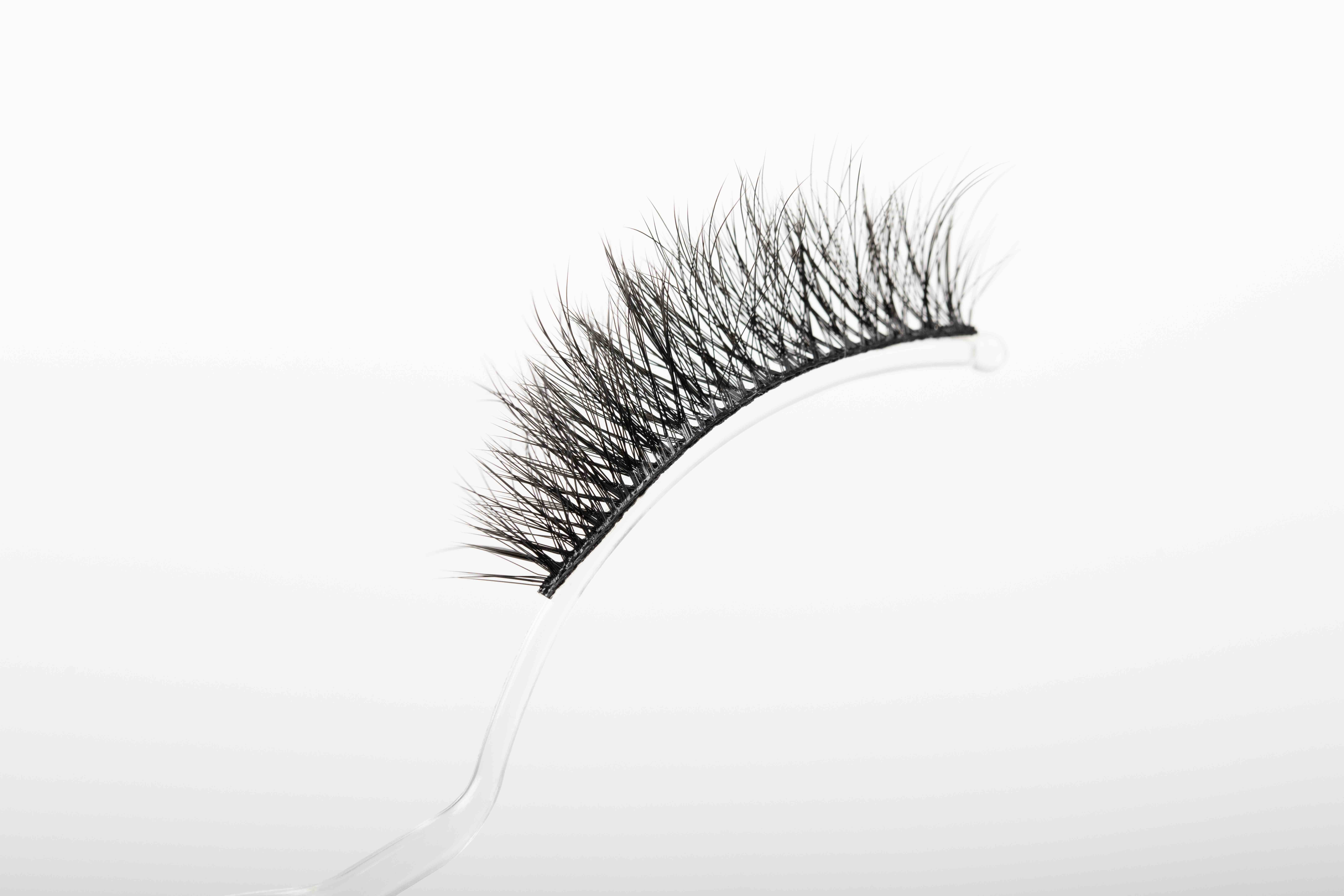TRIANGULAR FIBER LASHES
