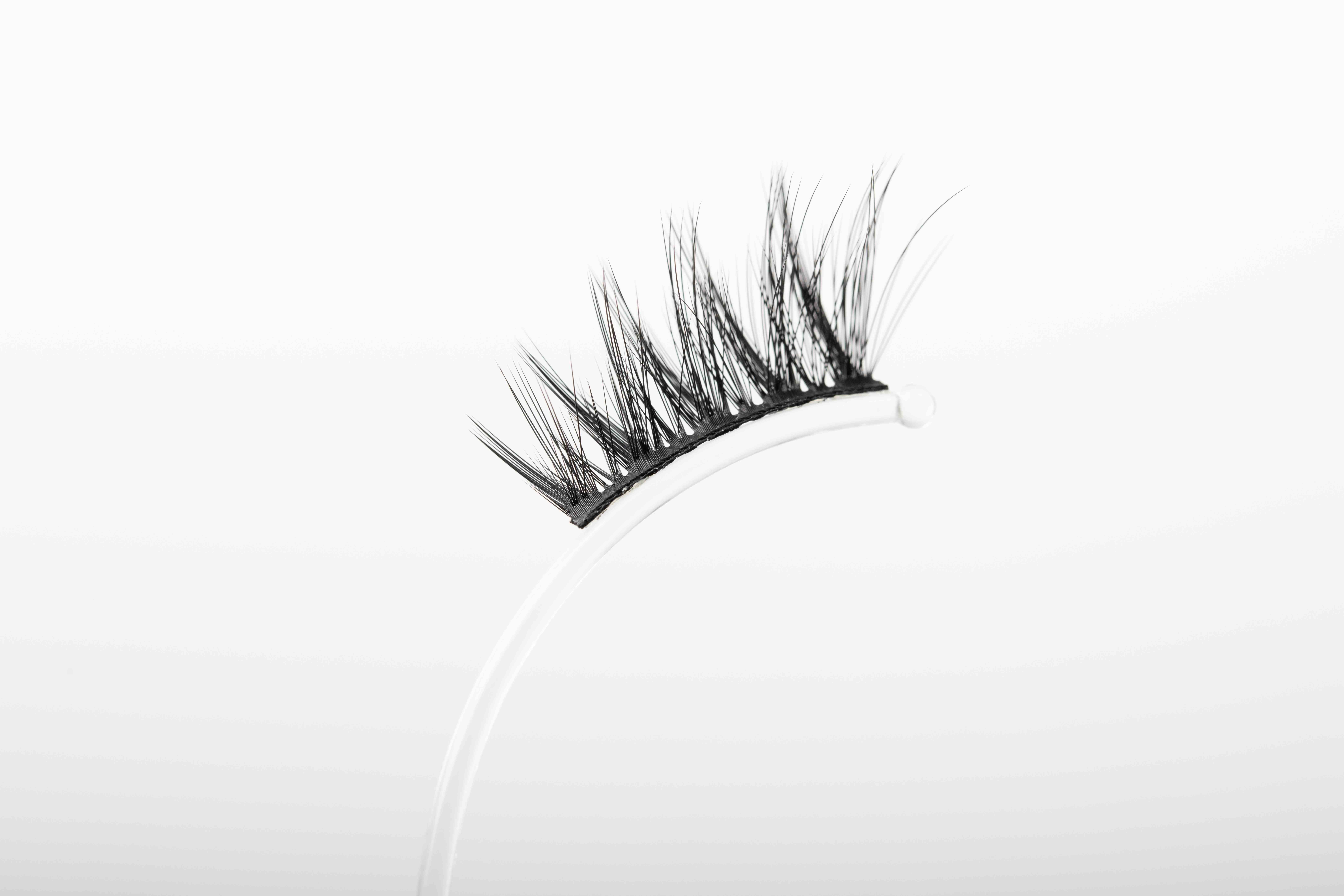 HALF LASHES
