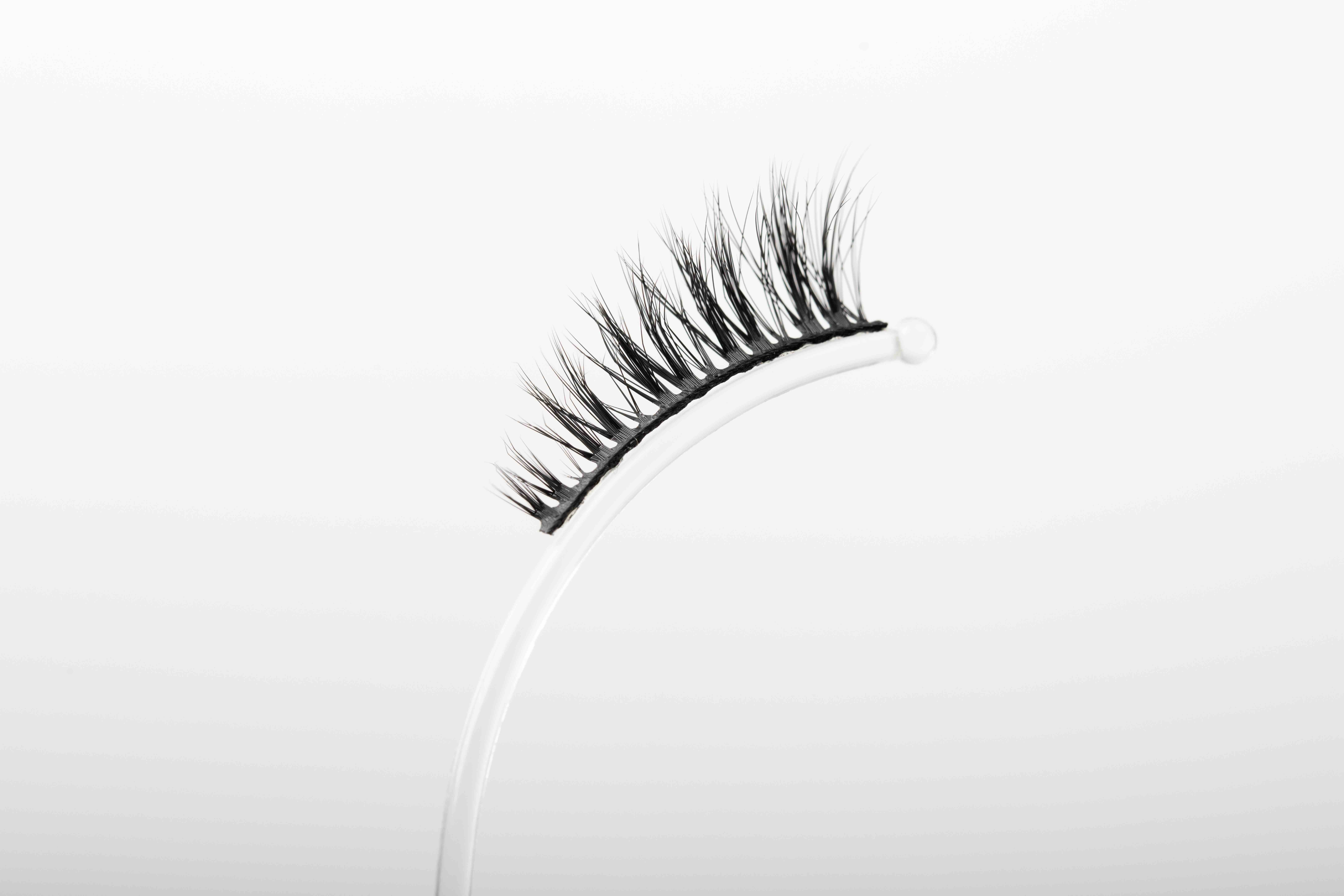 HALF LASHES