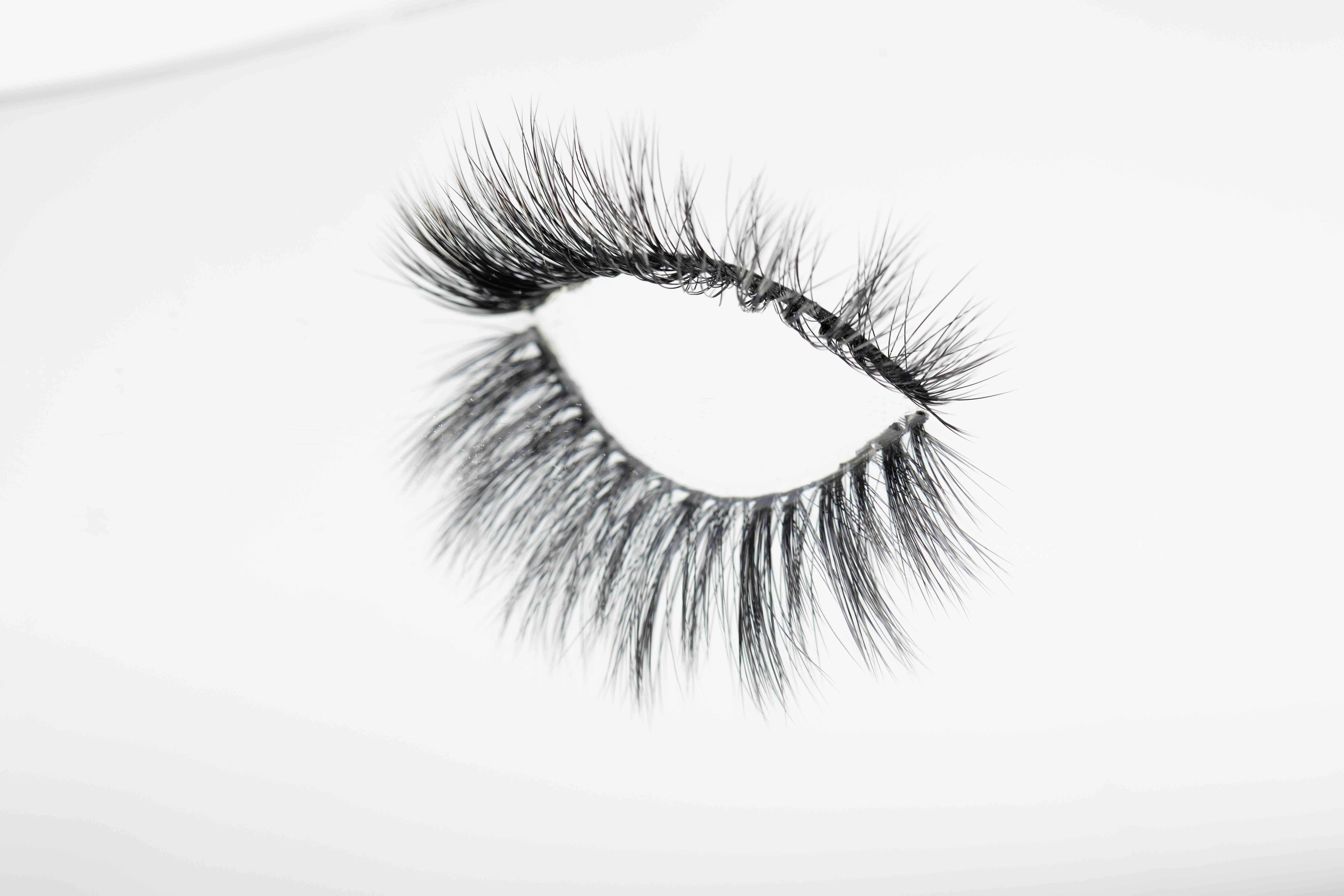 TRIANGULAR FIBER LASHES