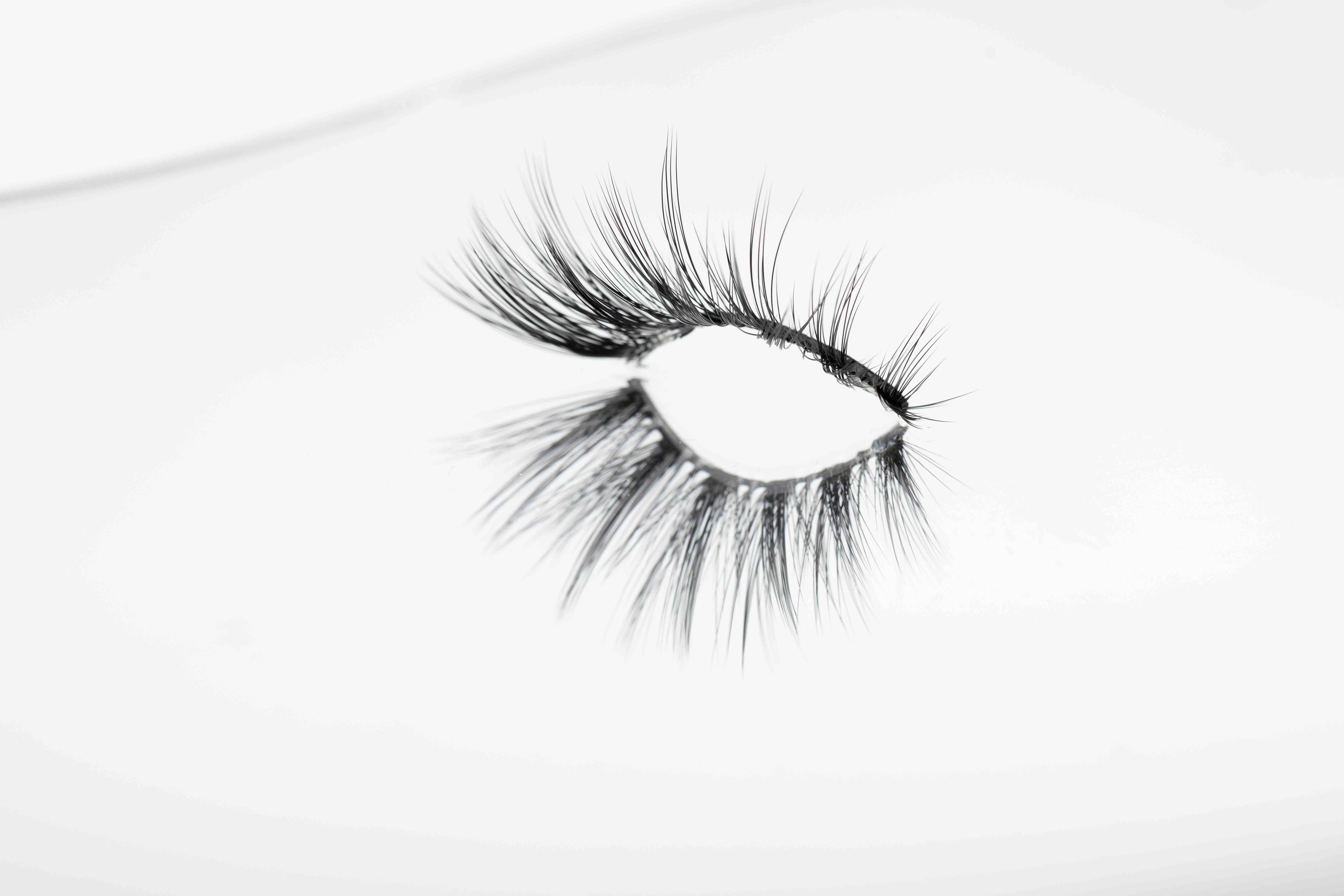 HALF LASHES