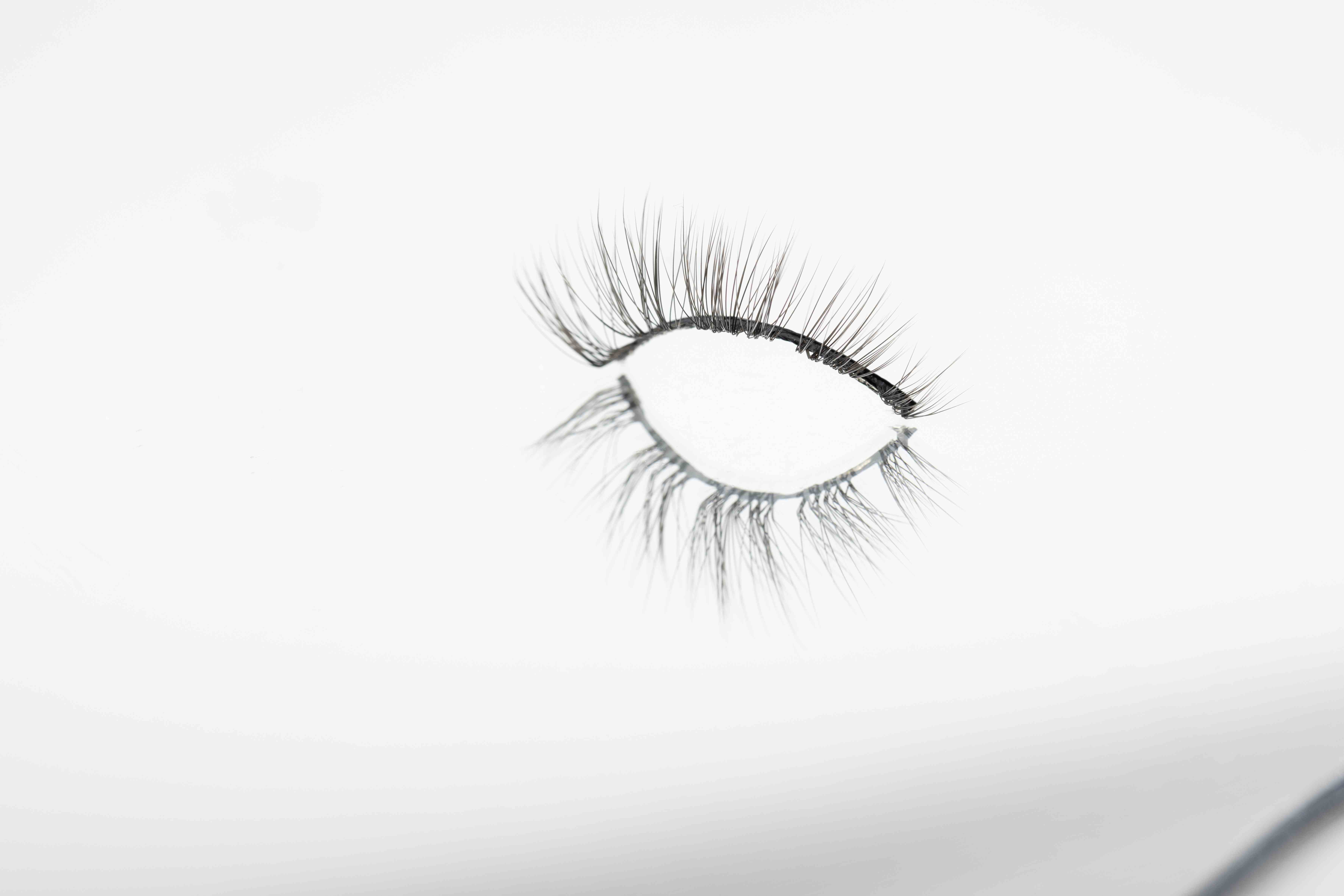 HALF LASHES