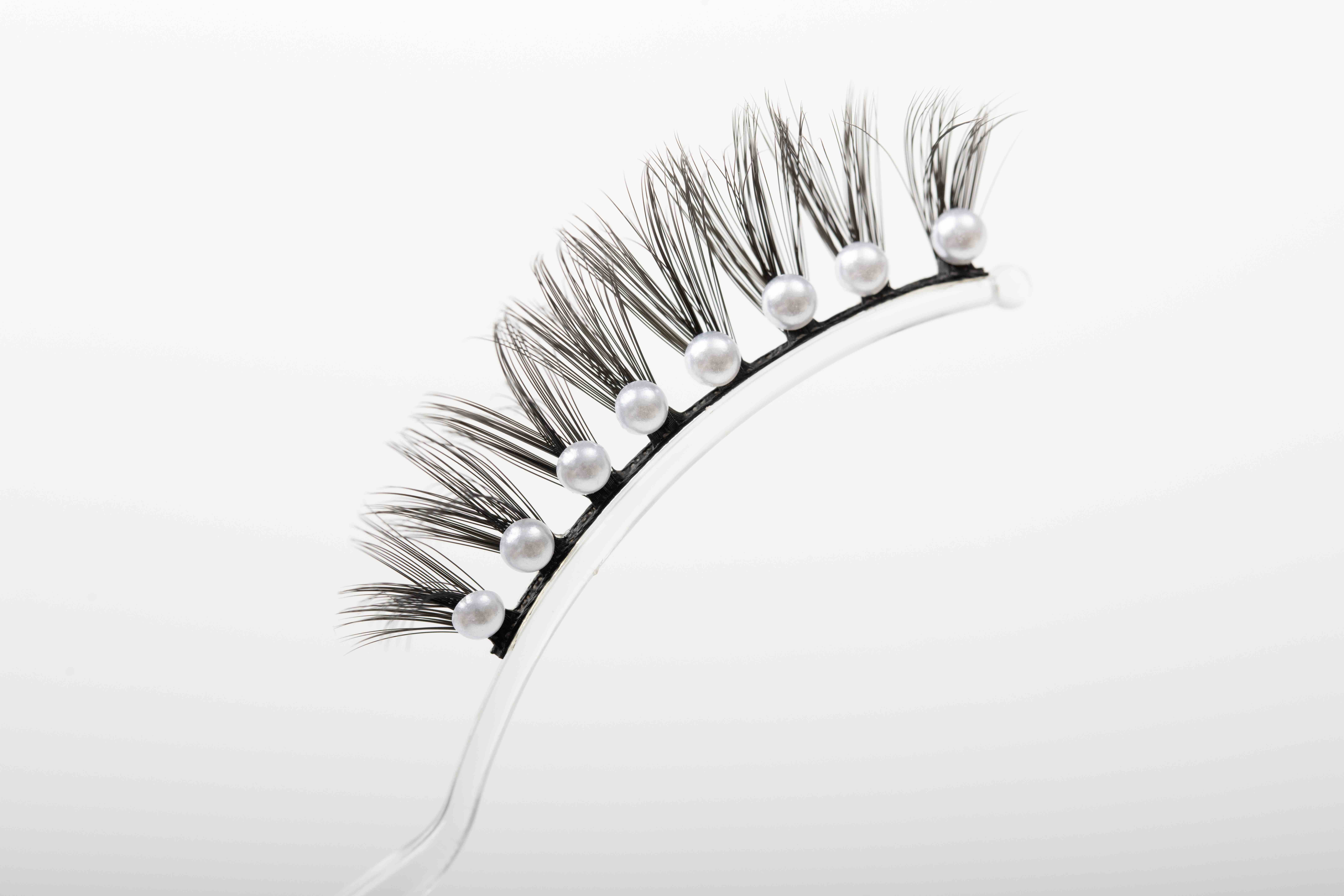 HOLIDAY LASHES