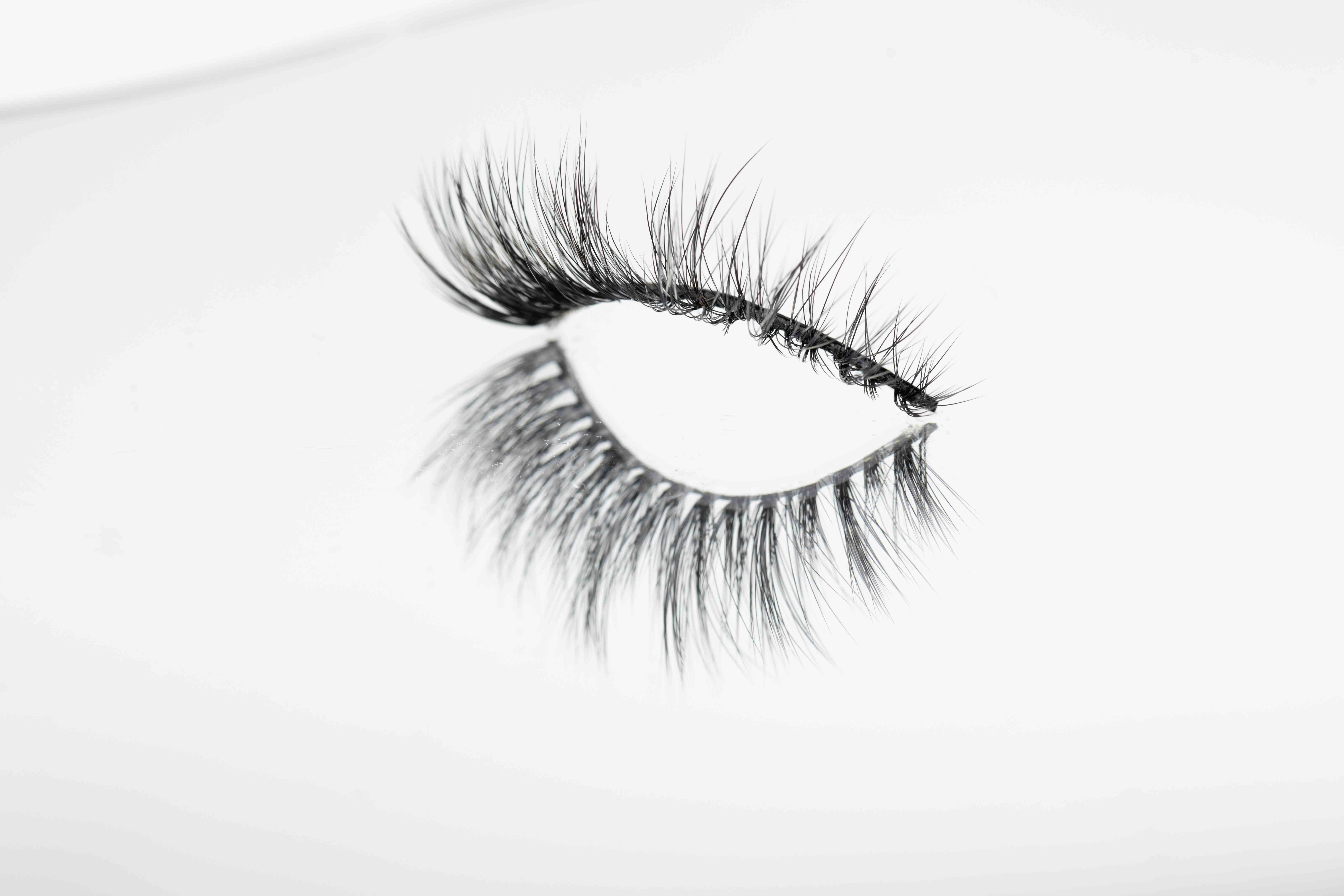 TRIANGULAR FIBER LASHES