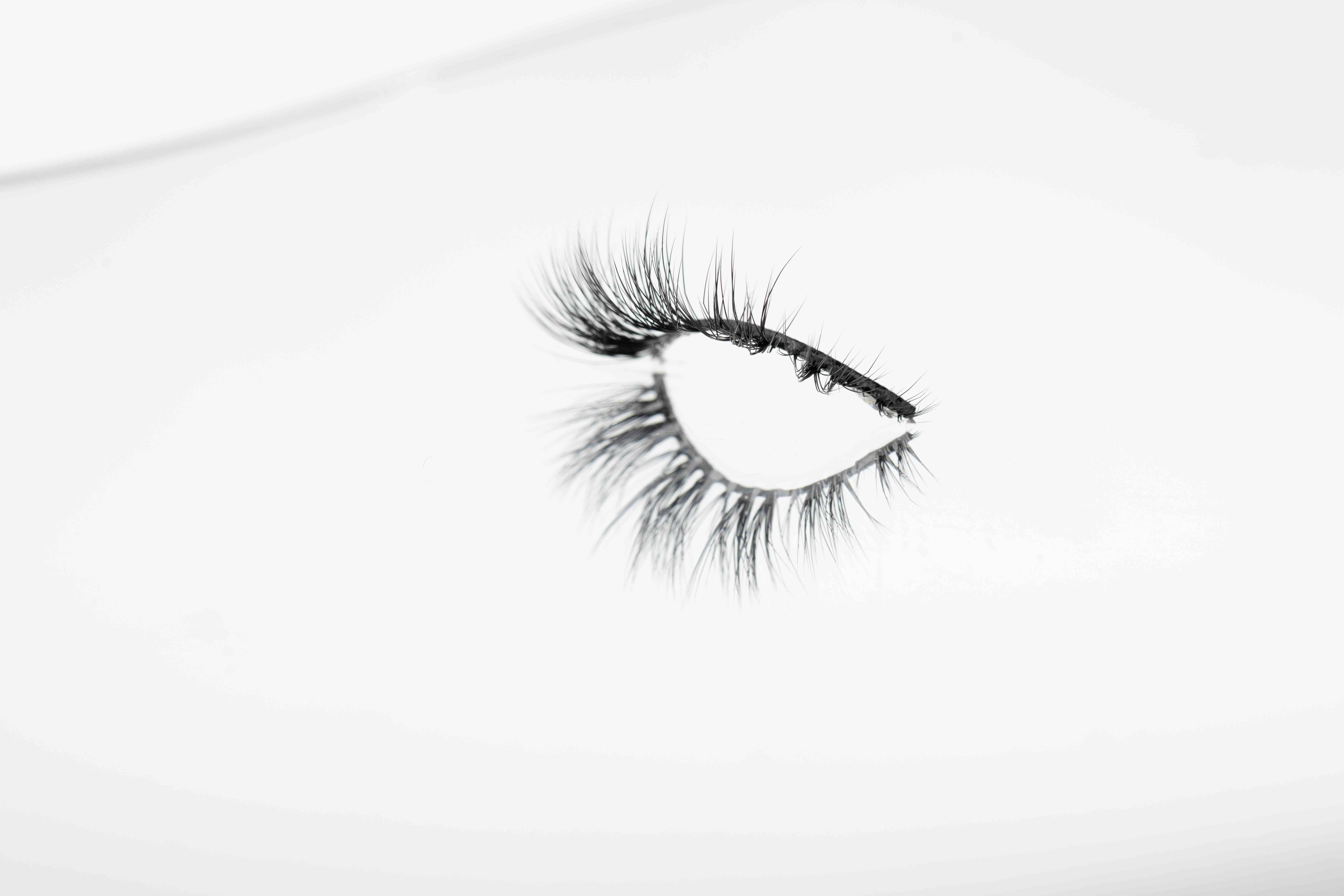 HALF LASHES