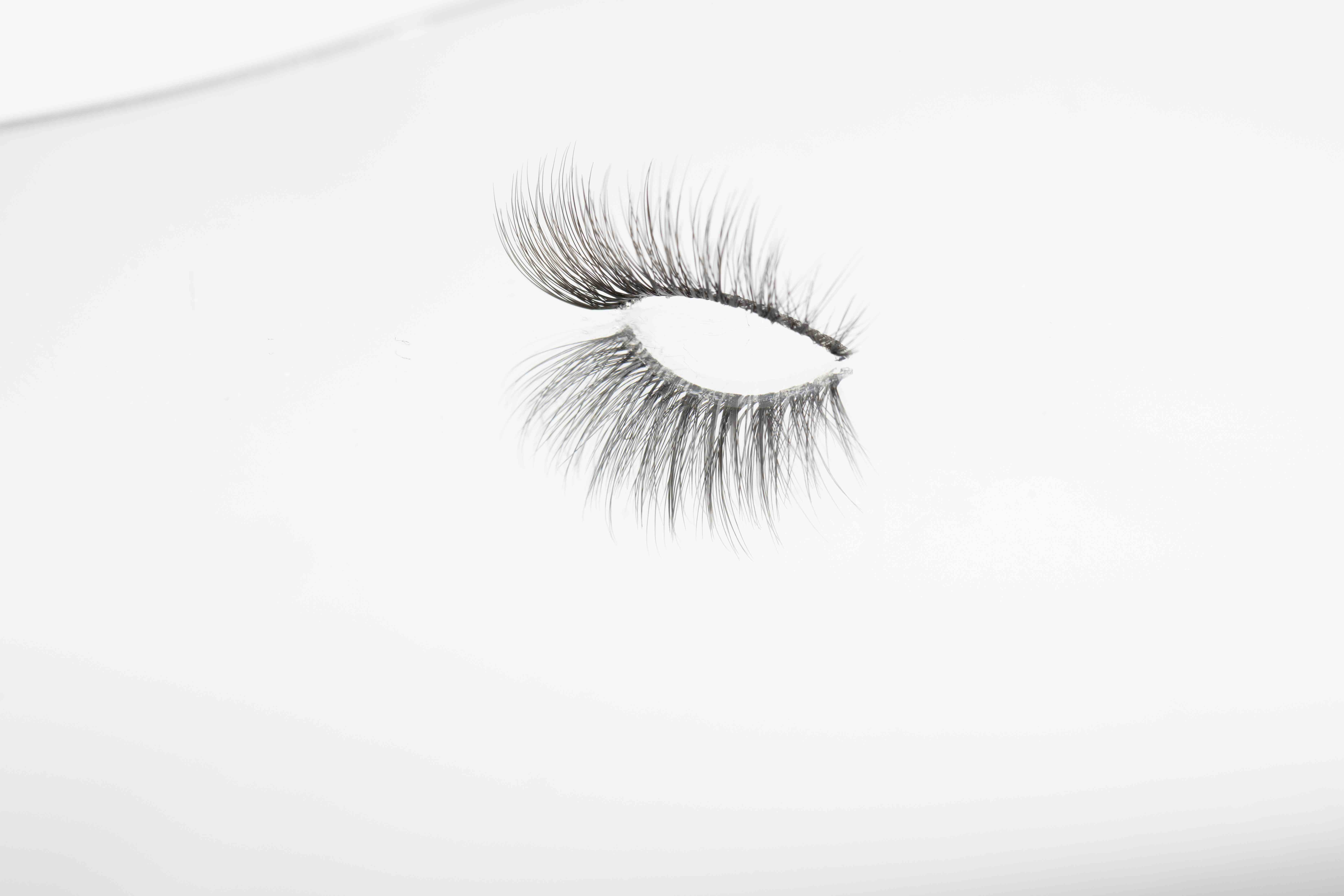 HALF LASHES