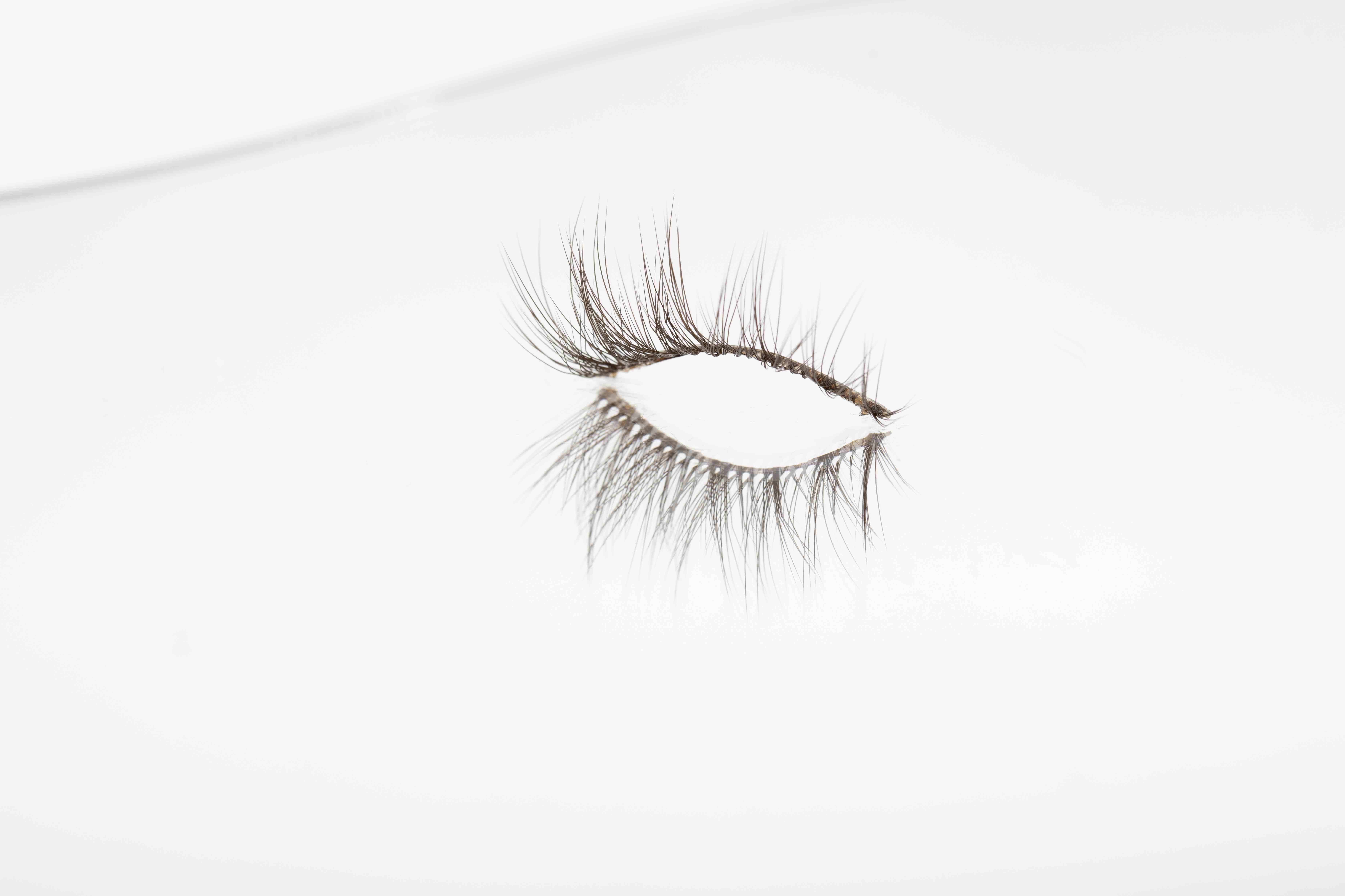 HALF LASHES