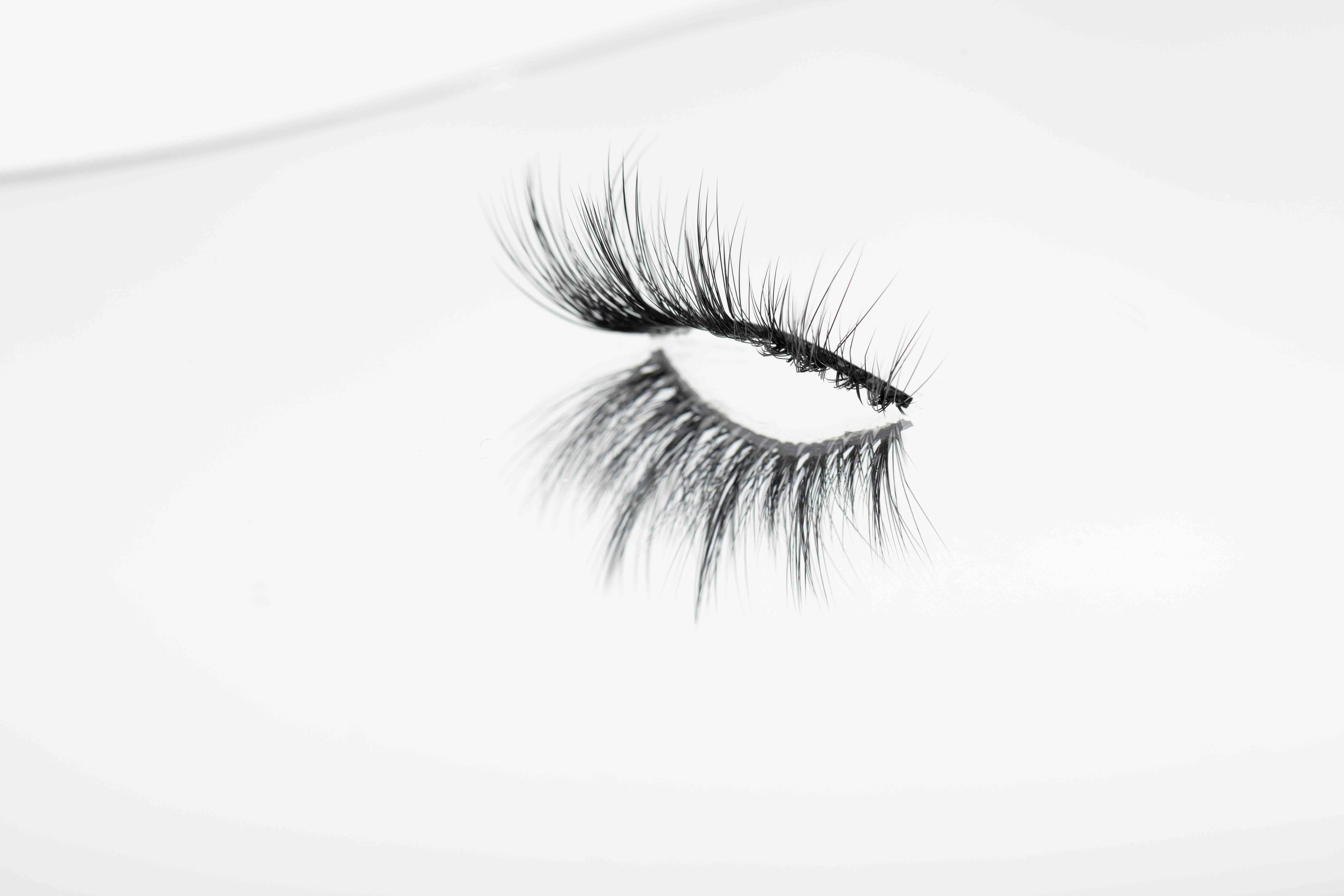 HALF LASHES