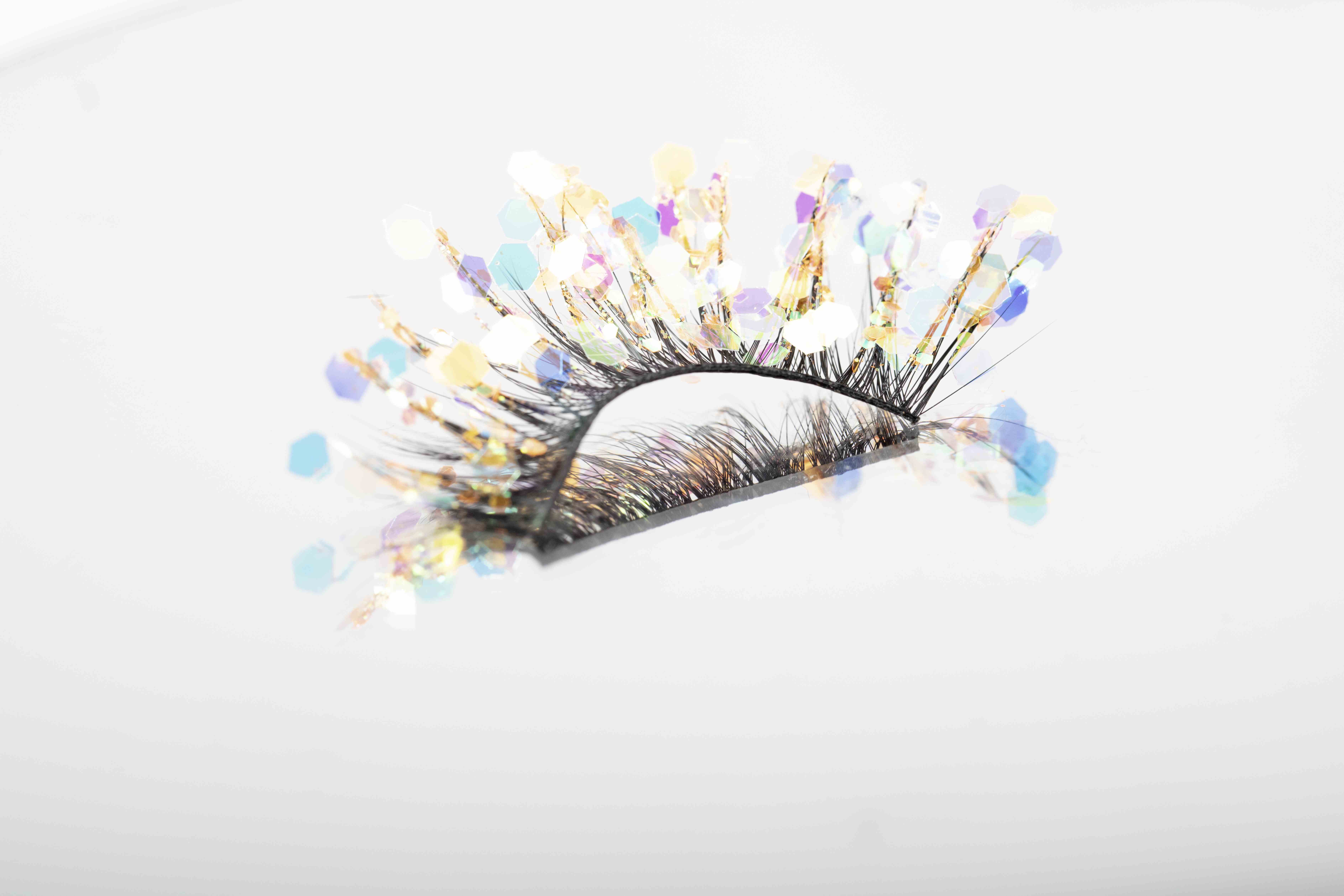 HOLIDAY LASHES