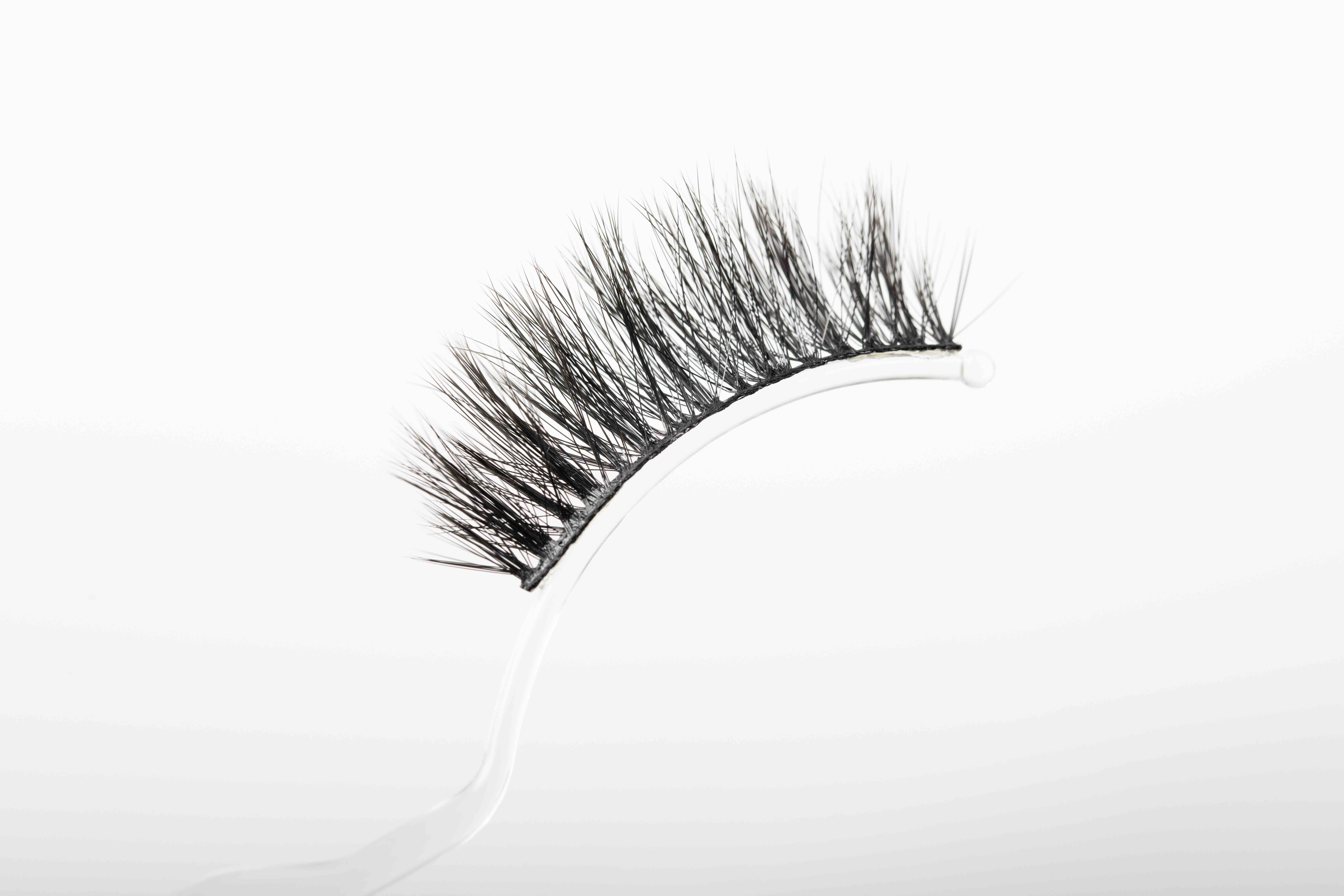 TRIANGULAR FIBER LASHES