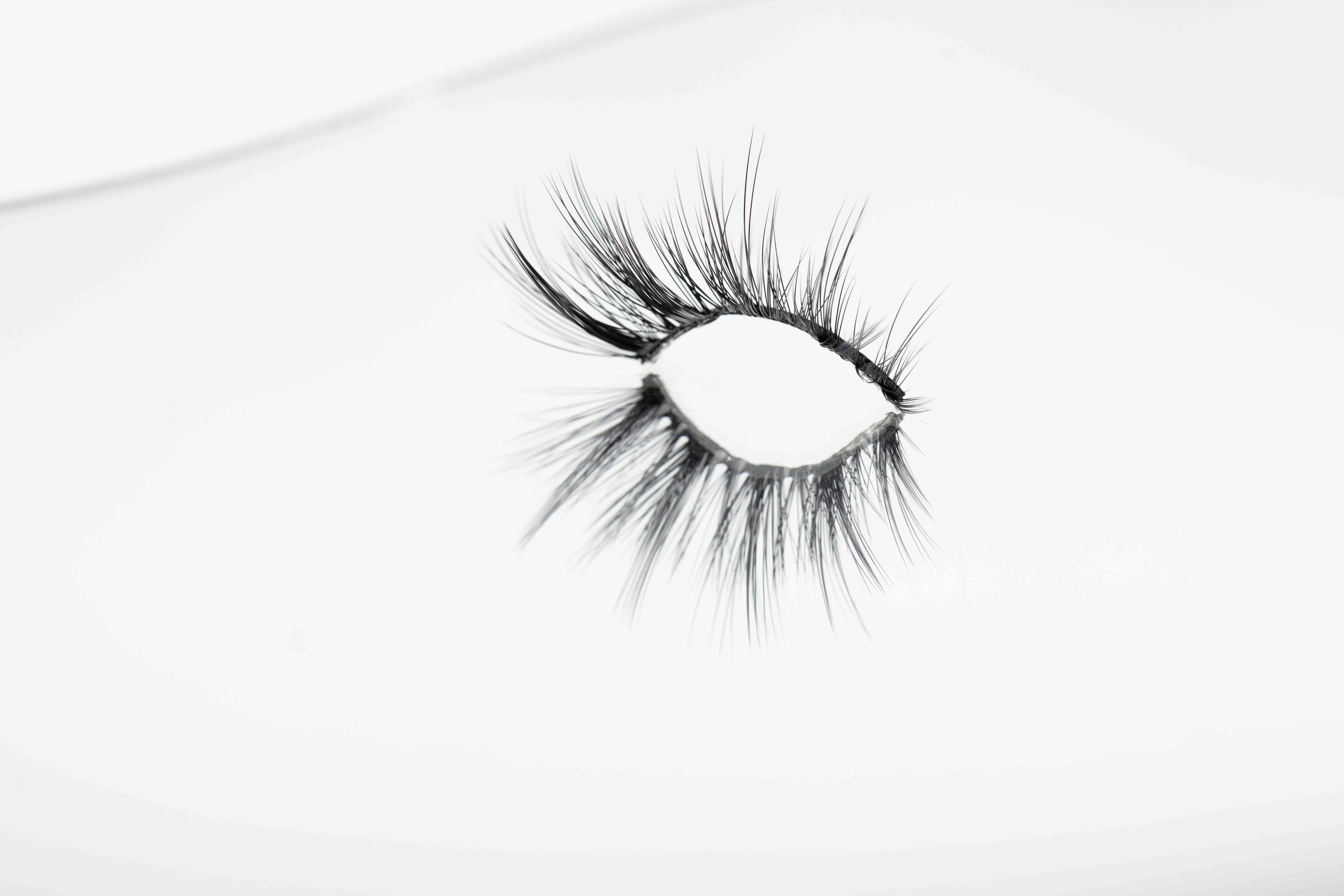 HALF LASHES