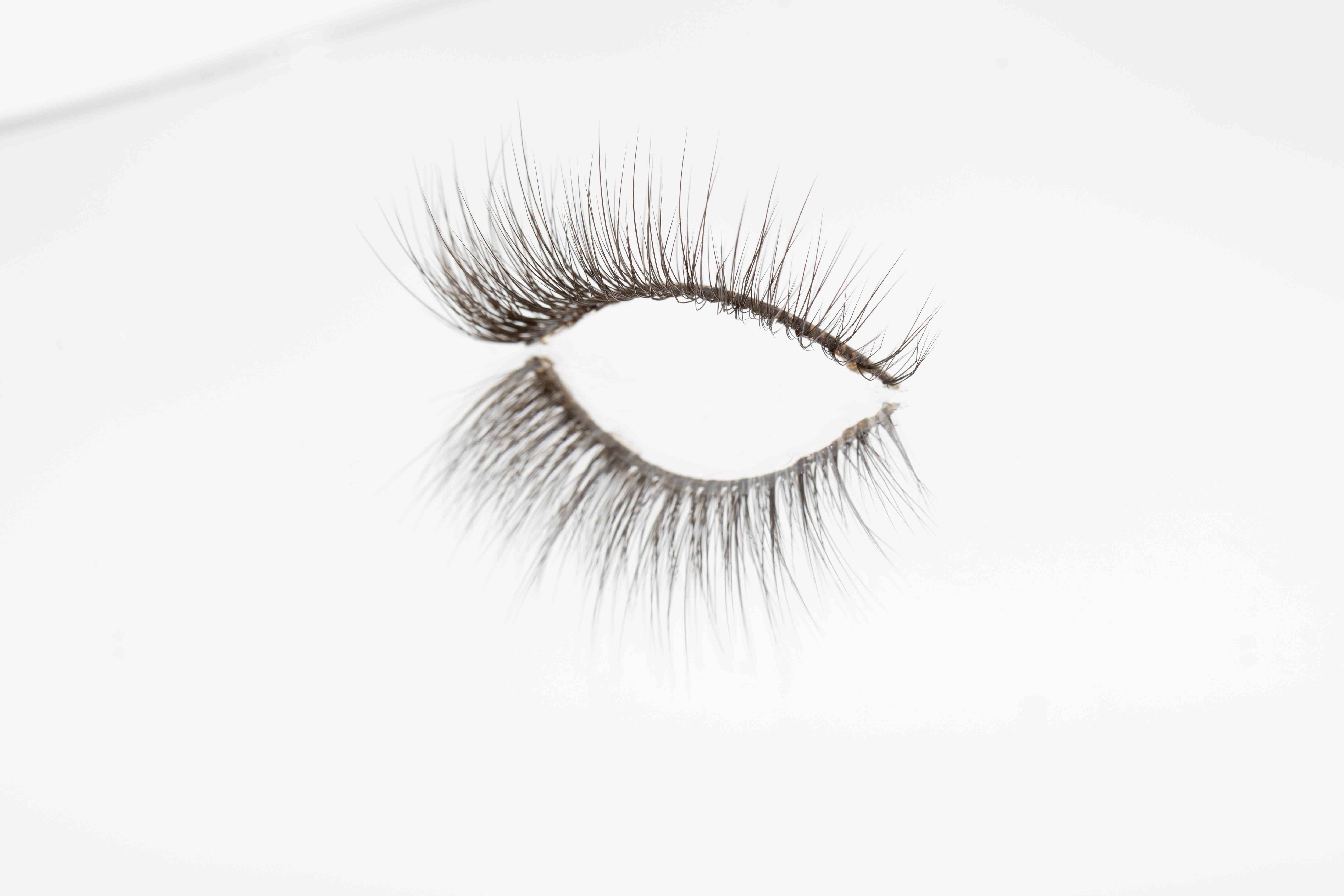 HALF LASHES