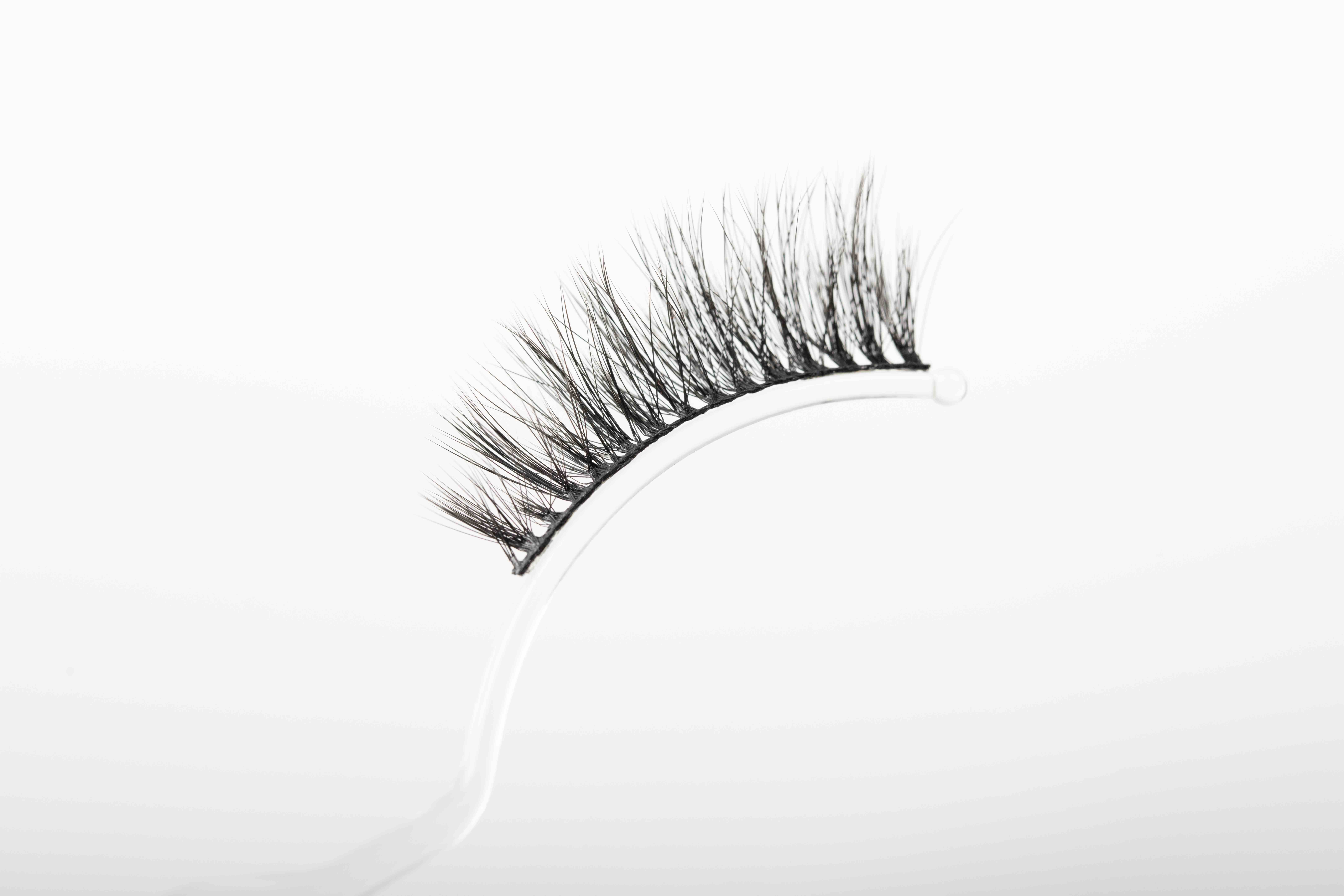 TRIANGULAR FIBER LASHES