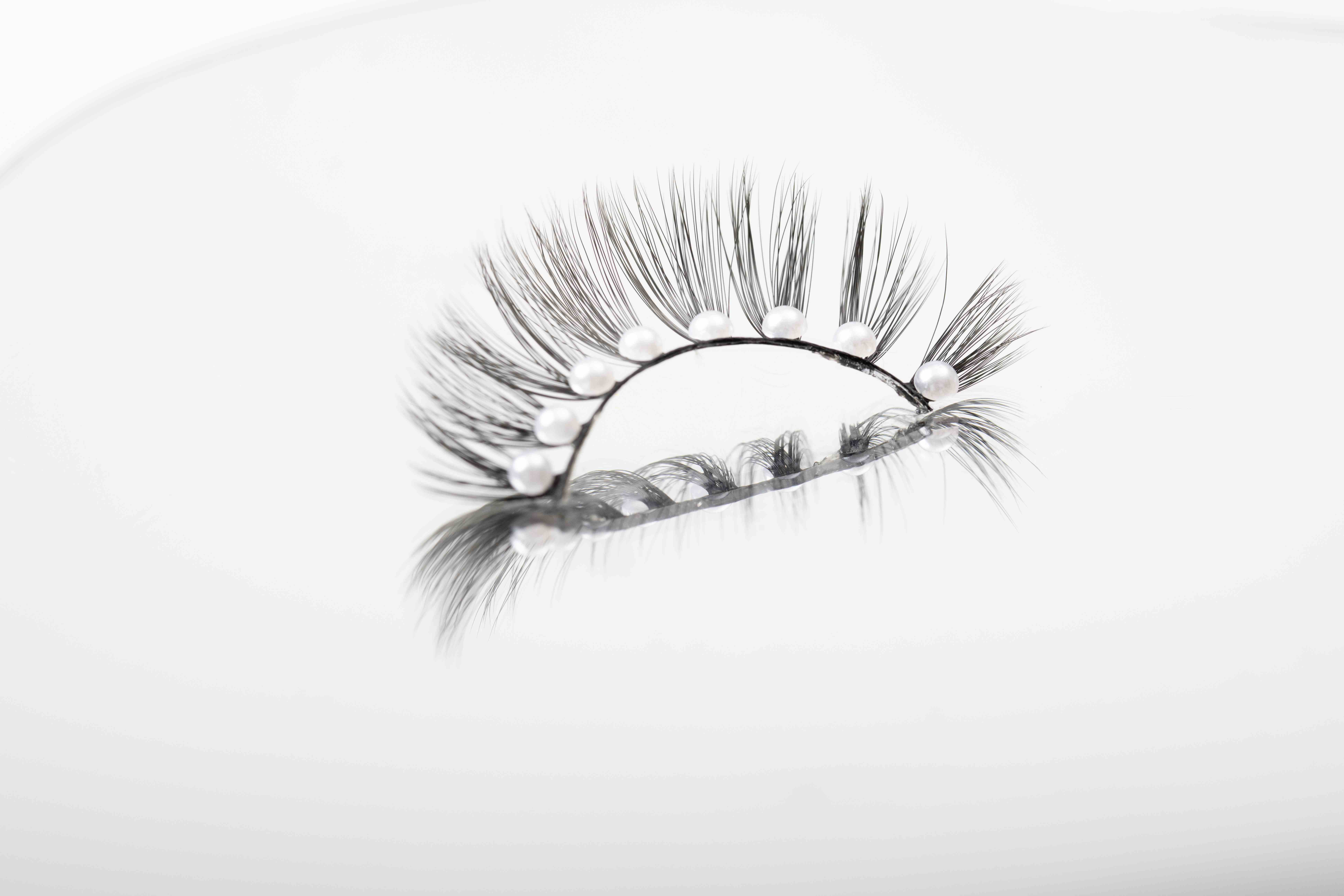 HOLIDAY LASHES