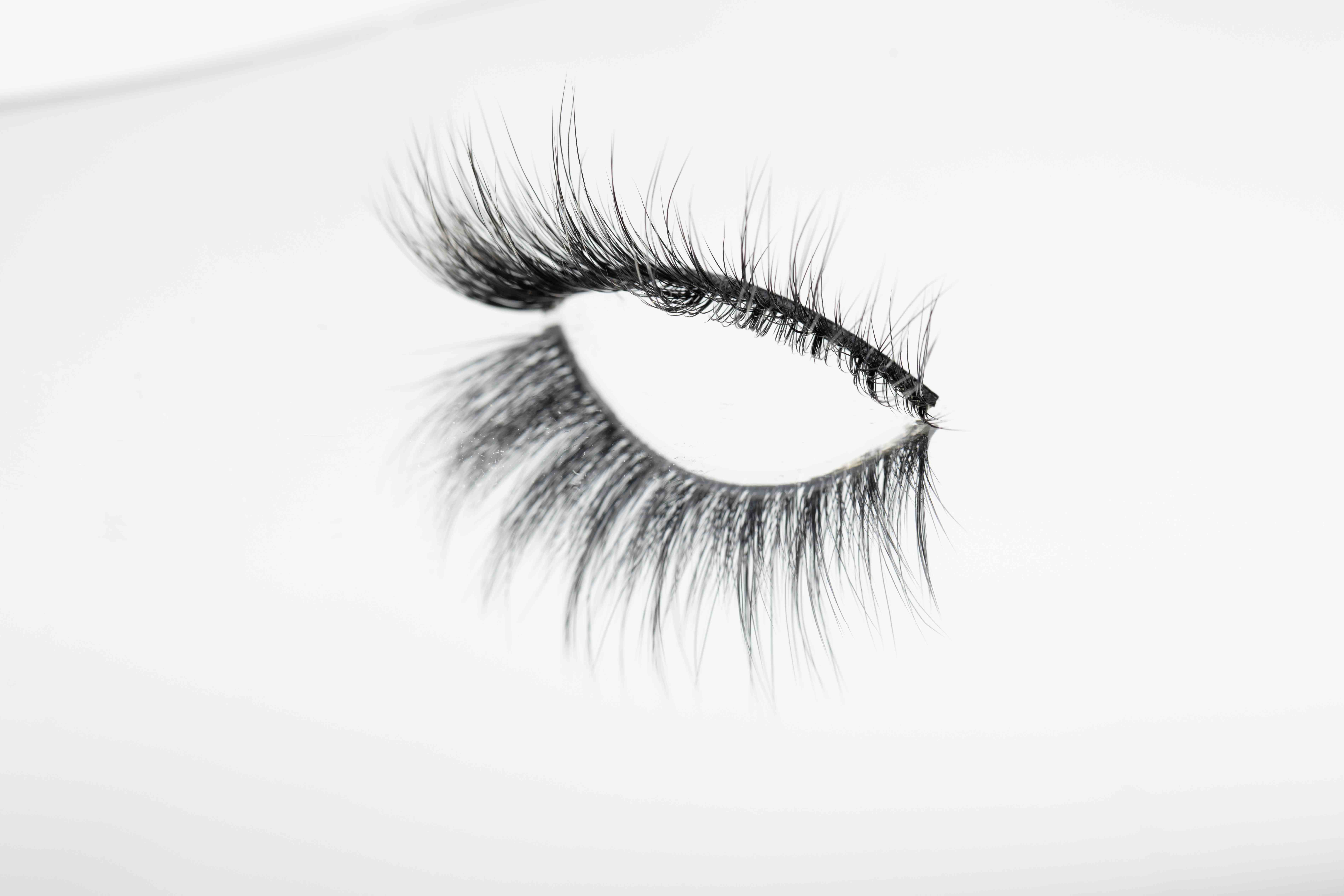 TRIANGULAR FIBER LASHES
