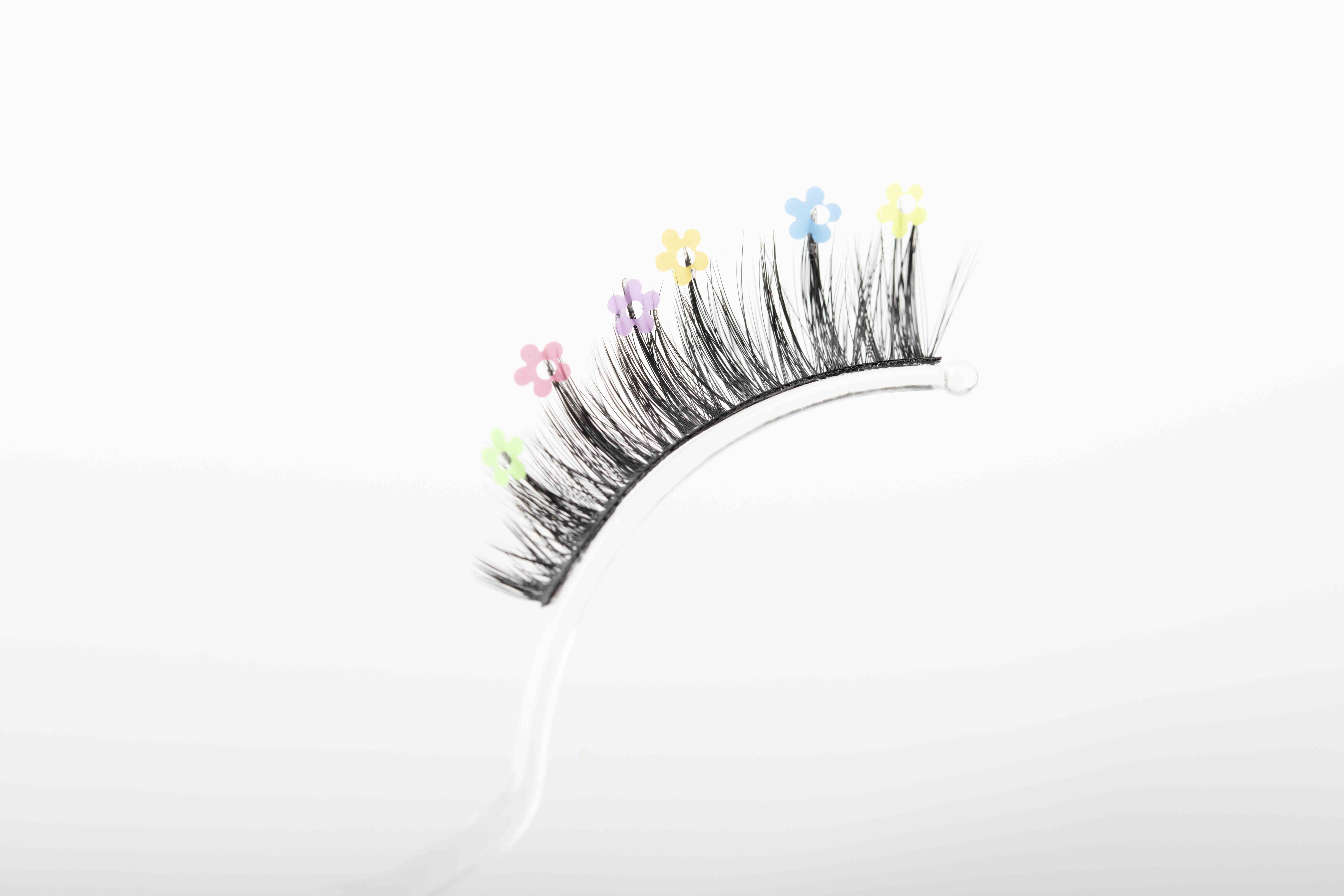 HOLIDAY LASHES