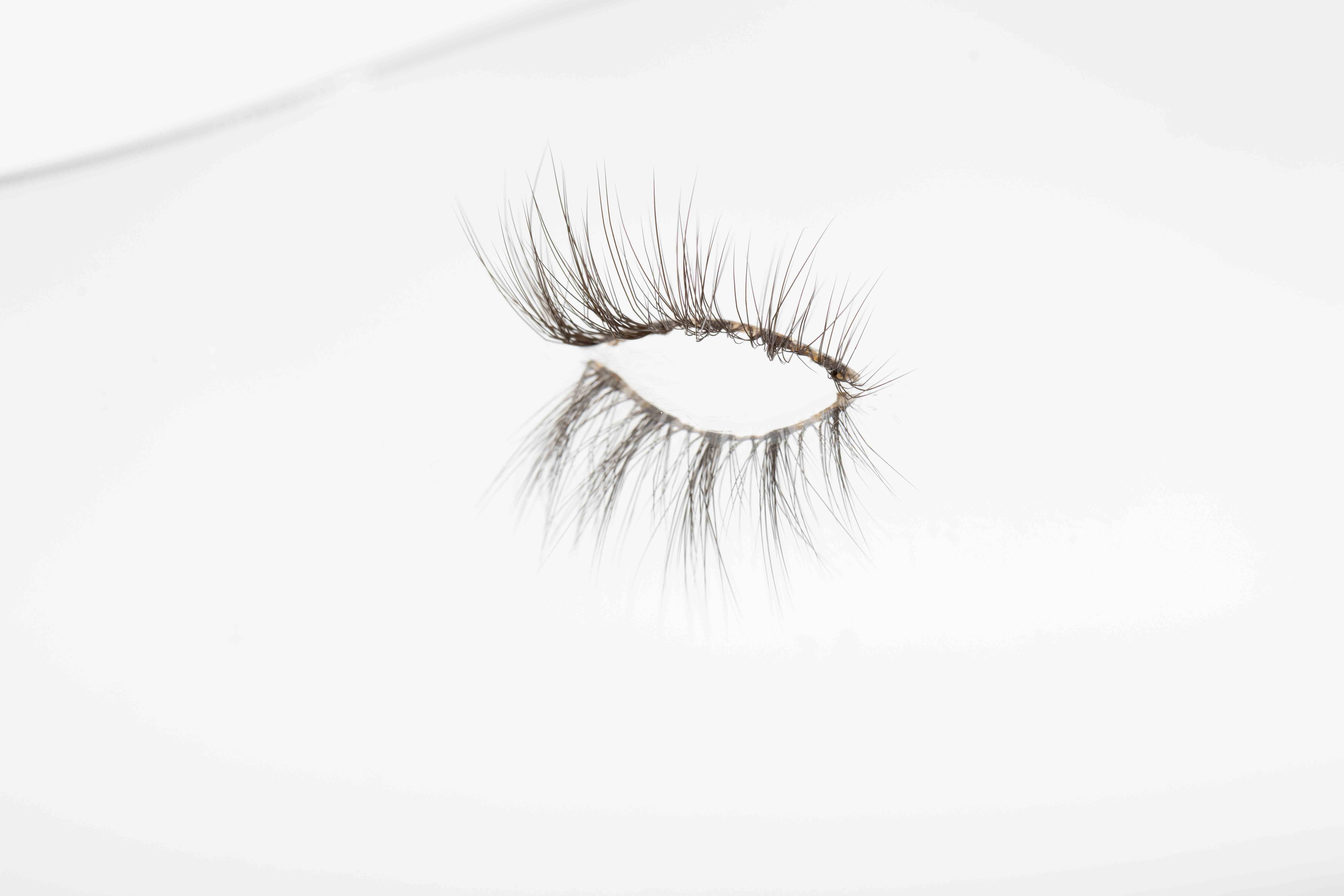 HALF LASHES
