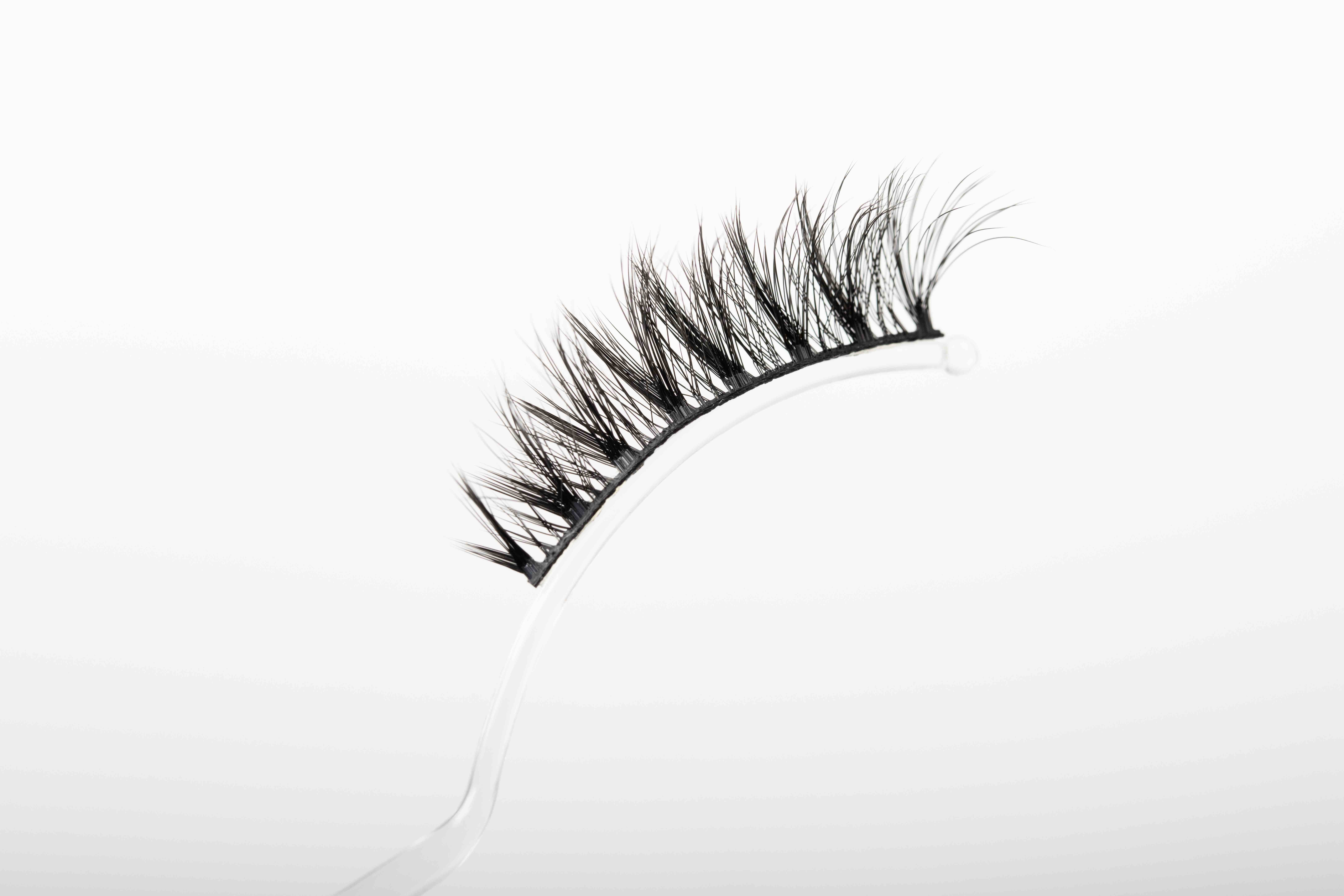 TRIANGULAR FIBER LASHES