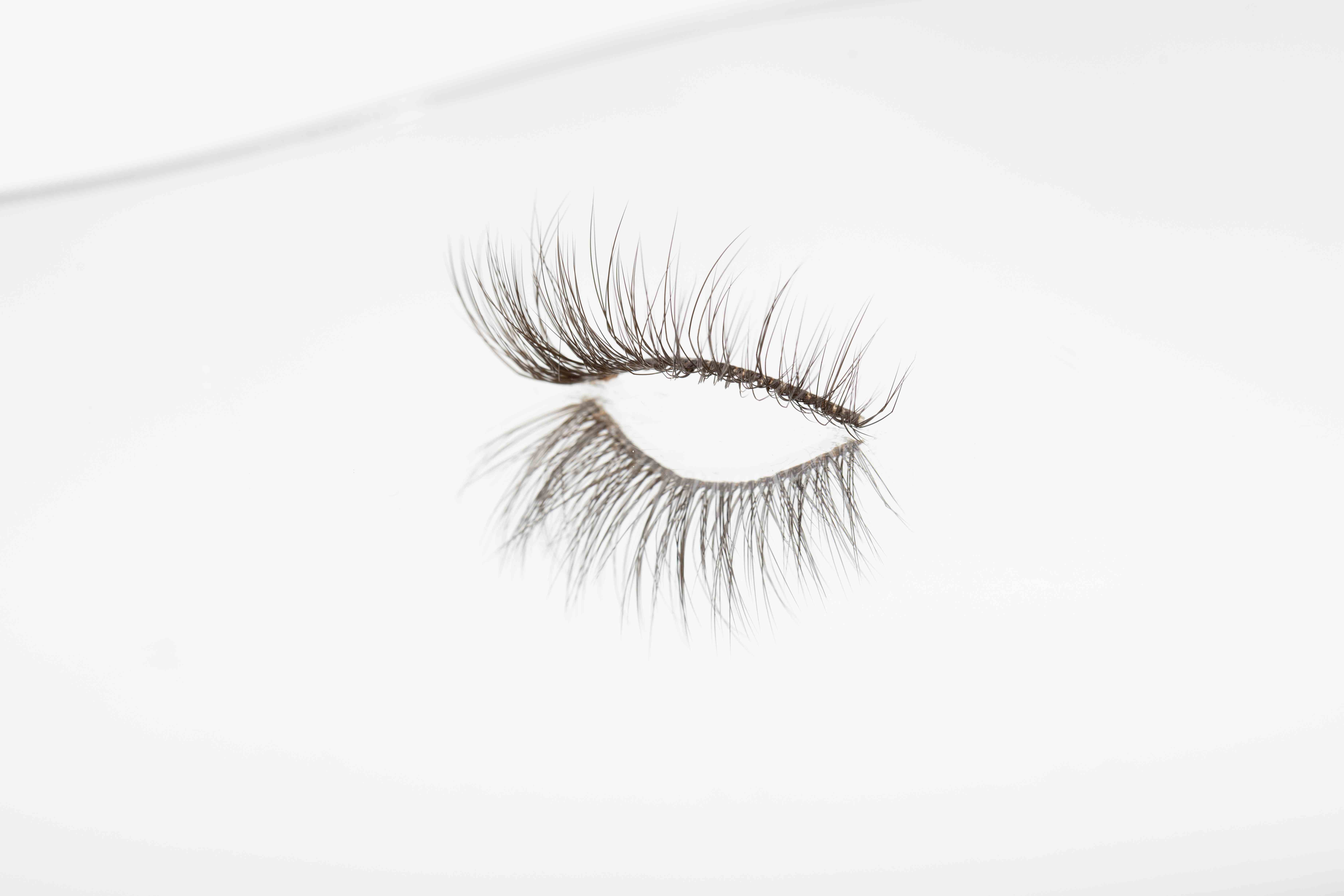 HALF LASHES