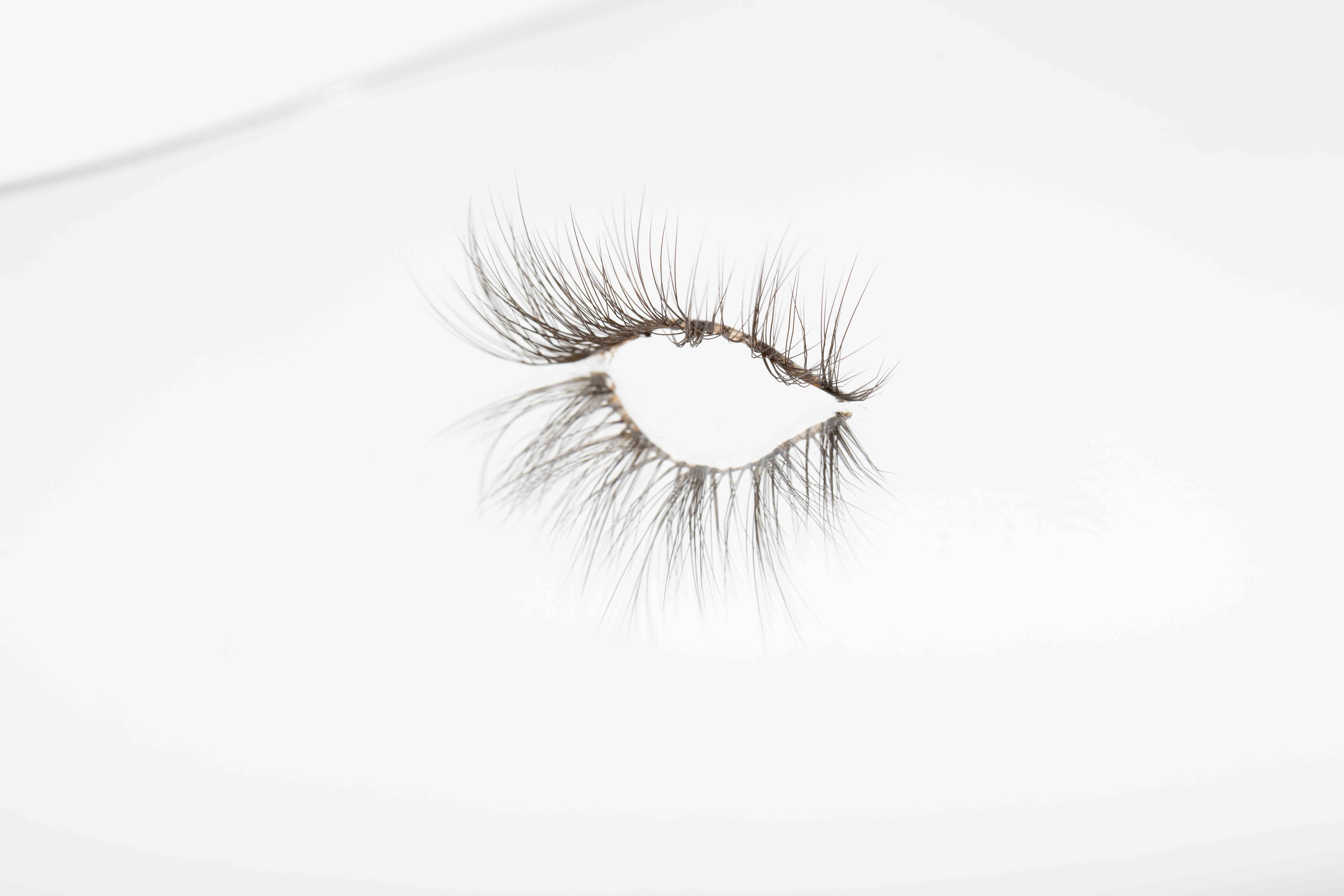 HALF LASHES
