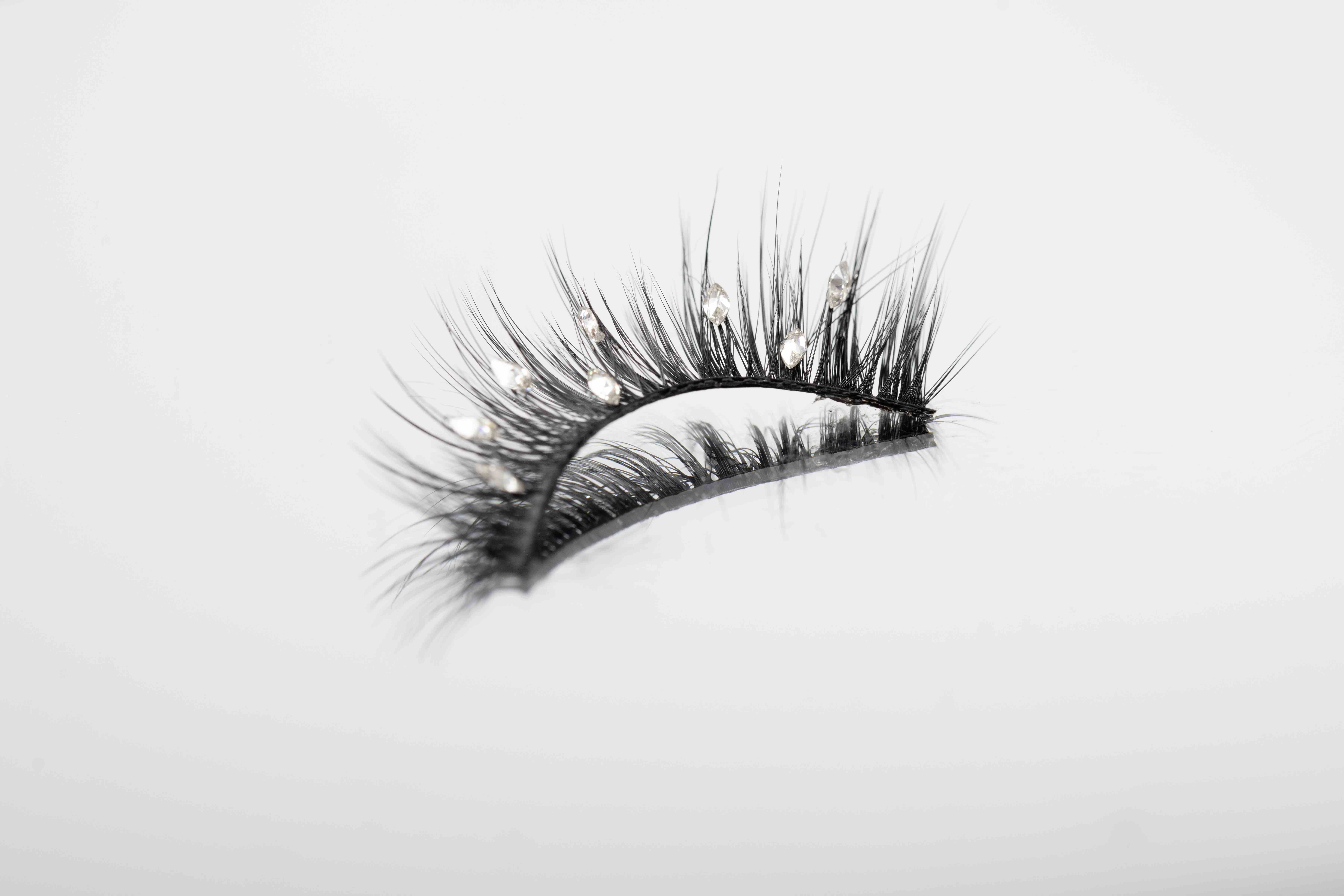HOLIDAY LASHES