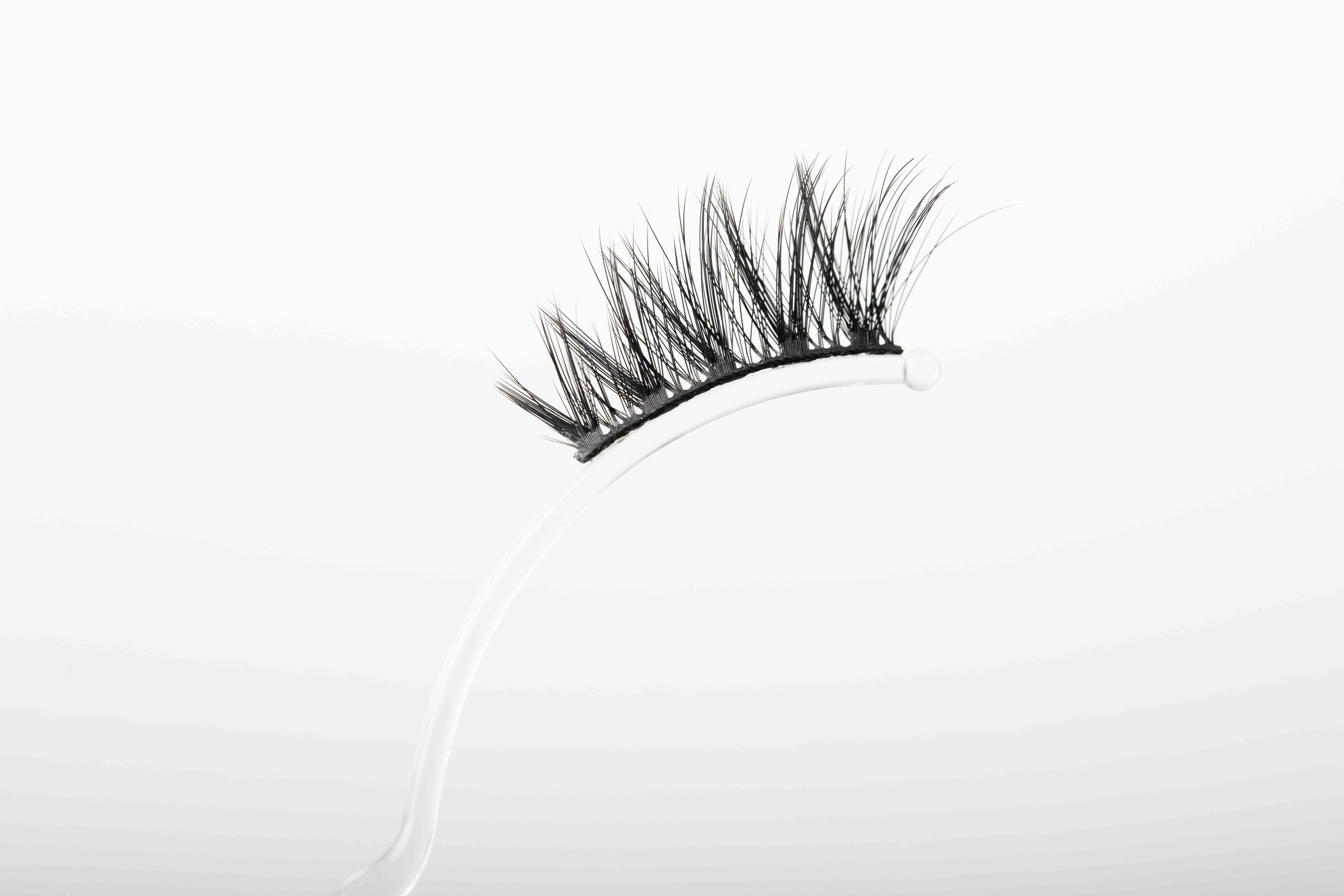 HALF LASHES