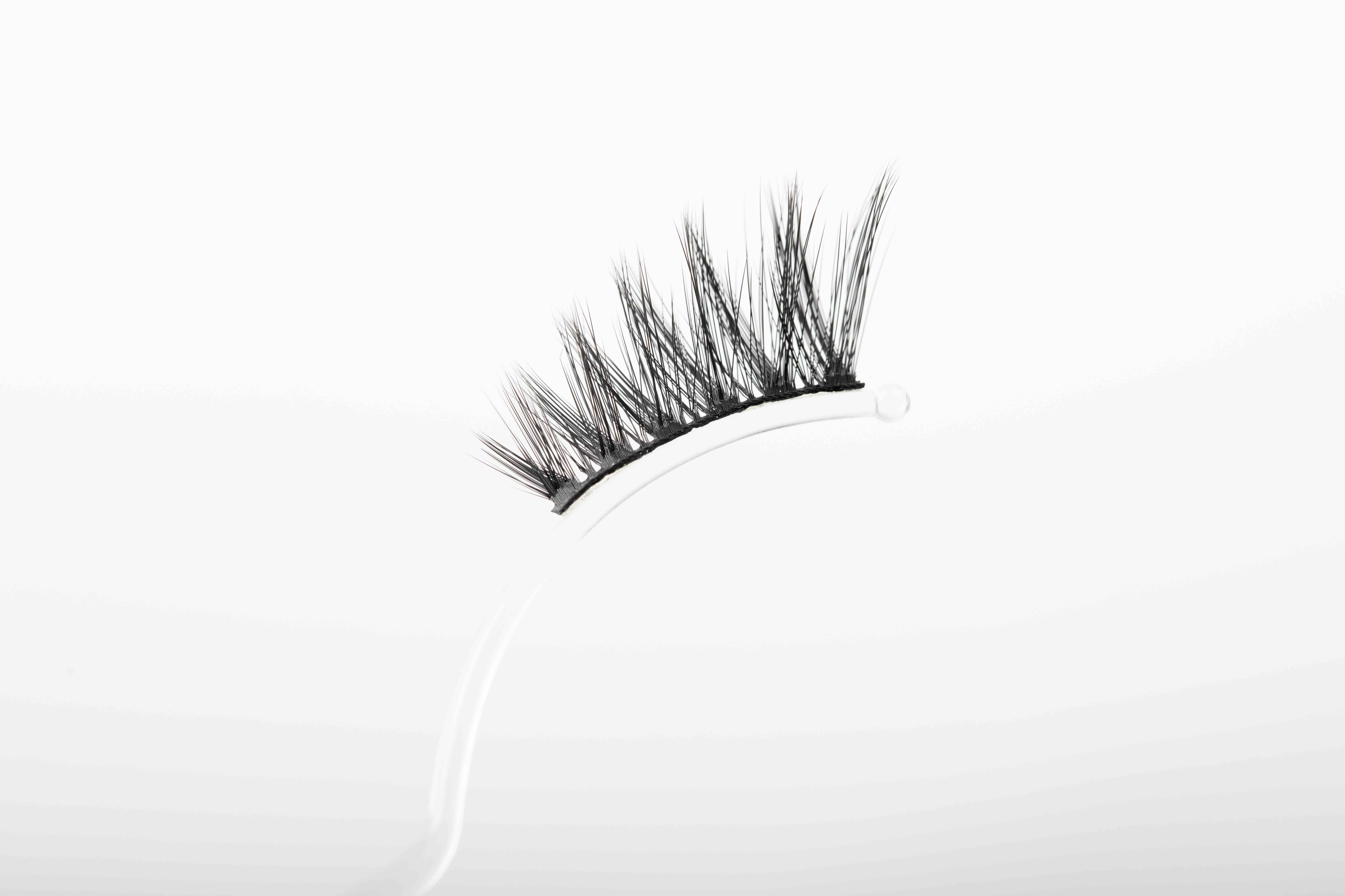 HALF LASHES