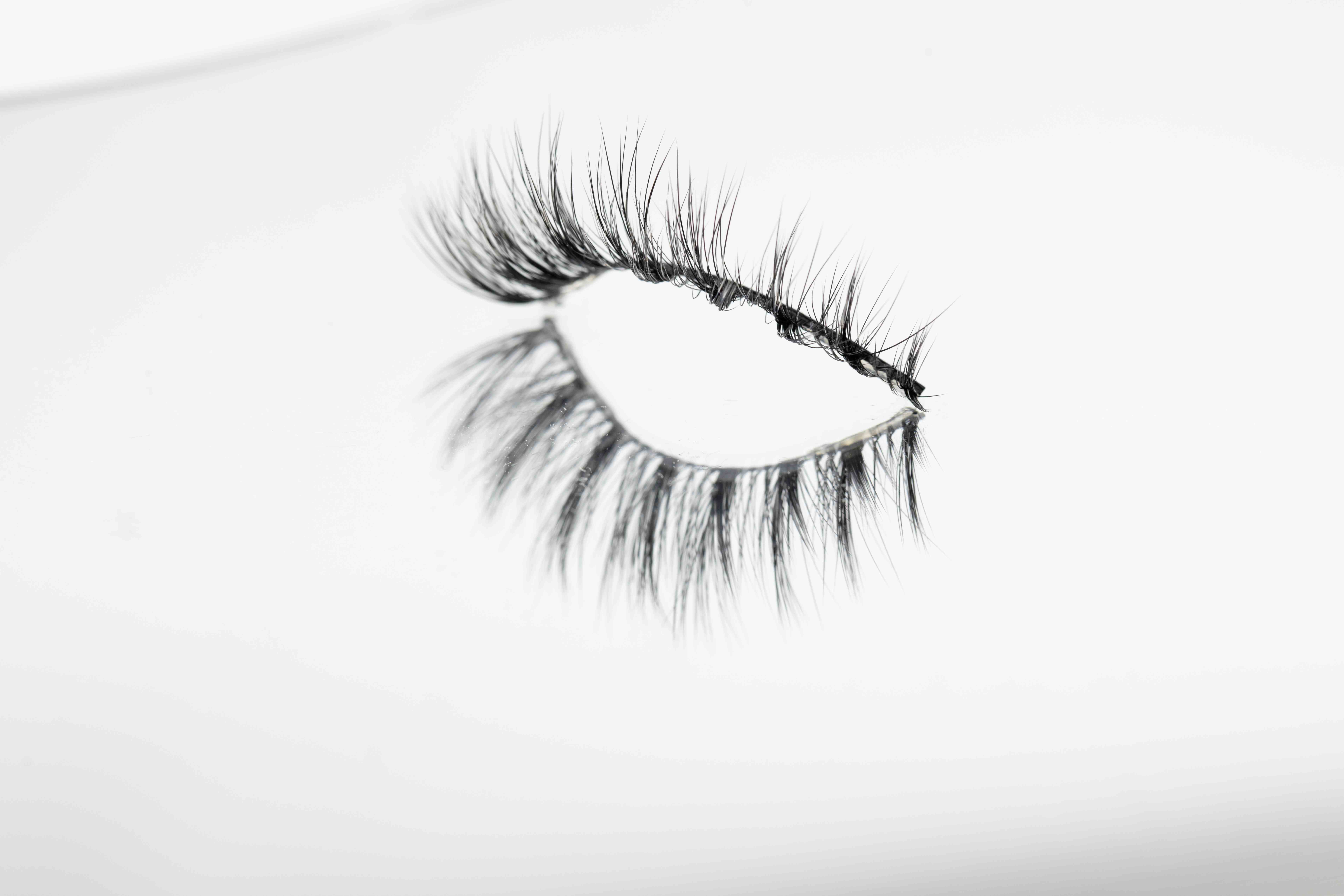 TRIANGULAR FIBER LASHES