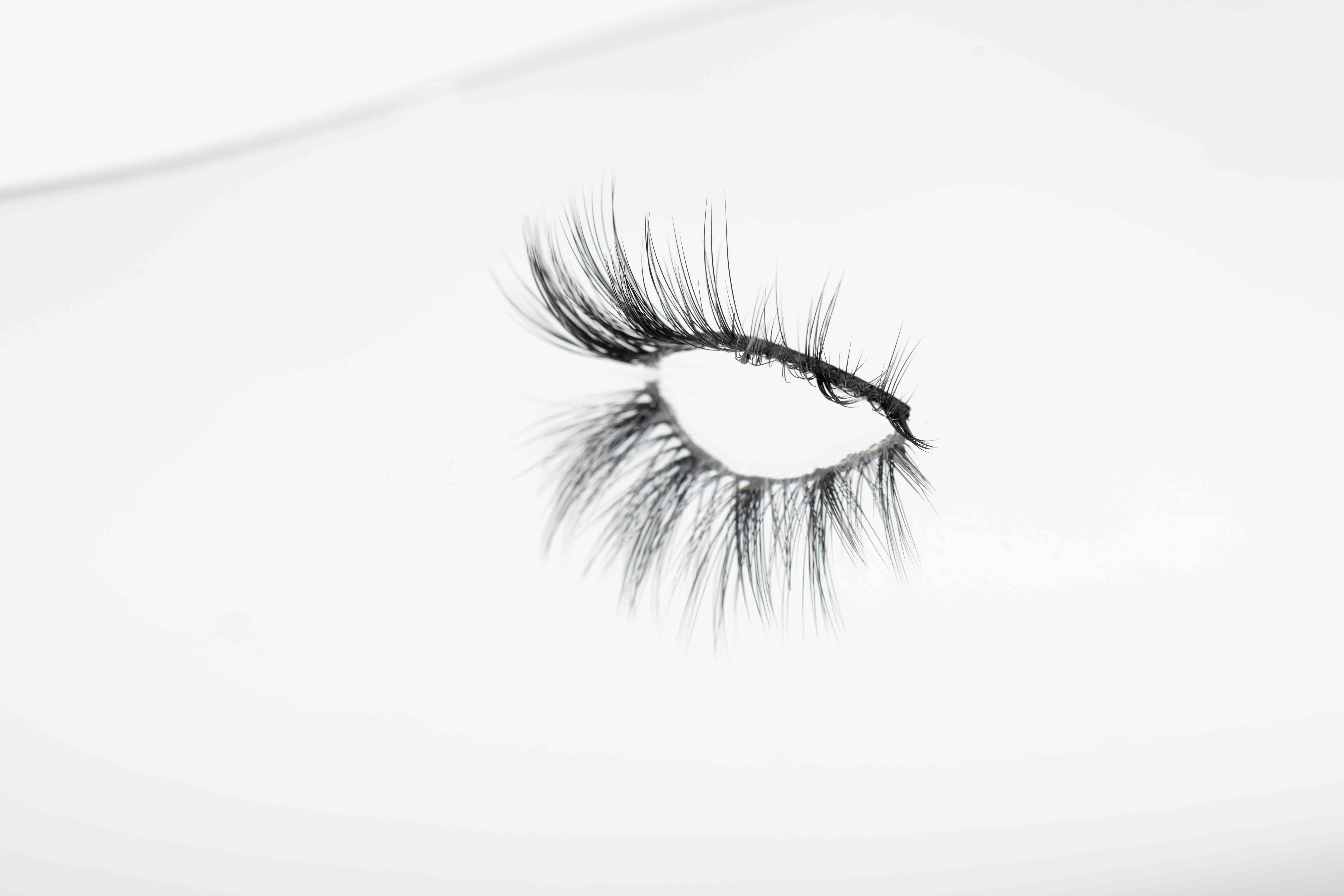 HALF LASHES