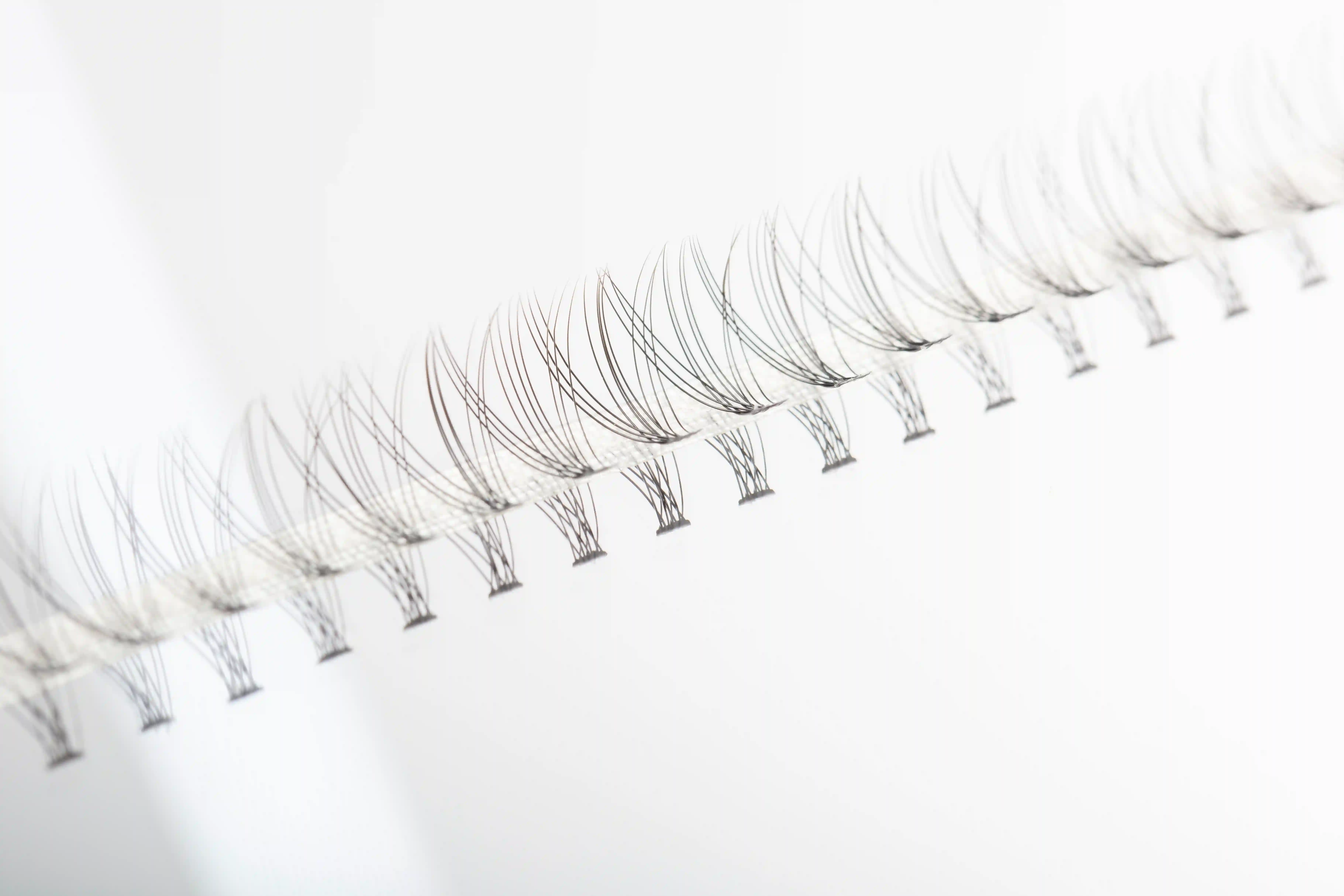 HEAT-BONDED CLUSTER LASHES