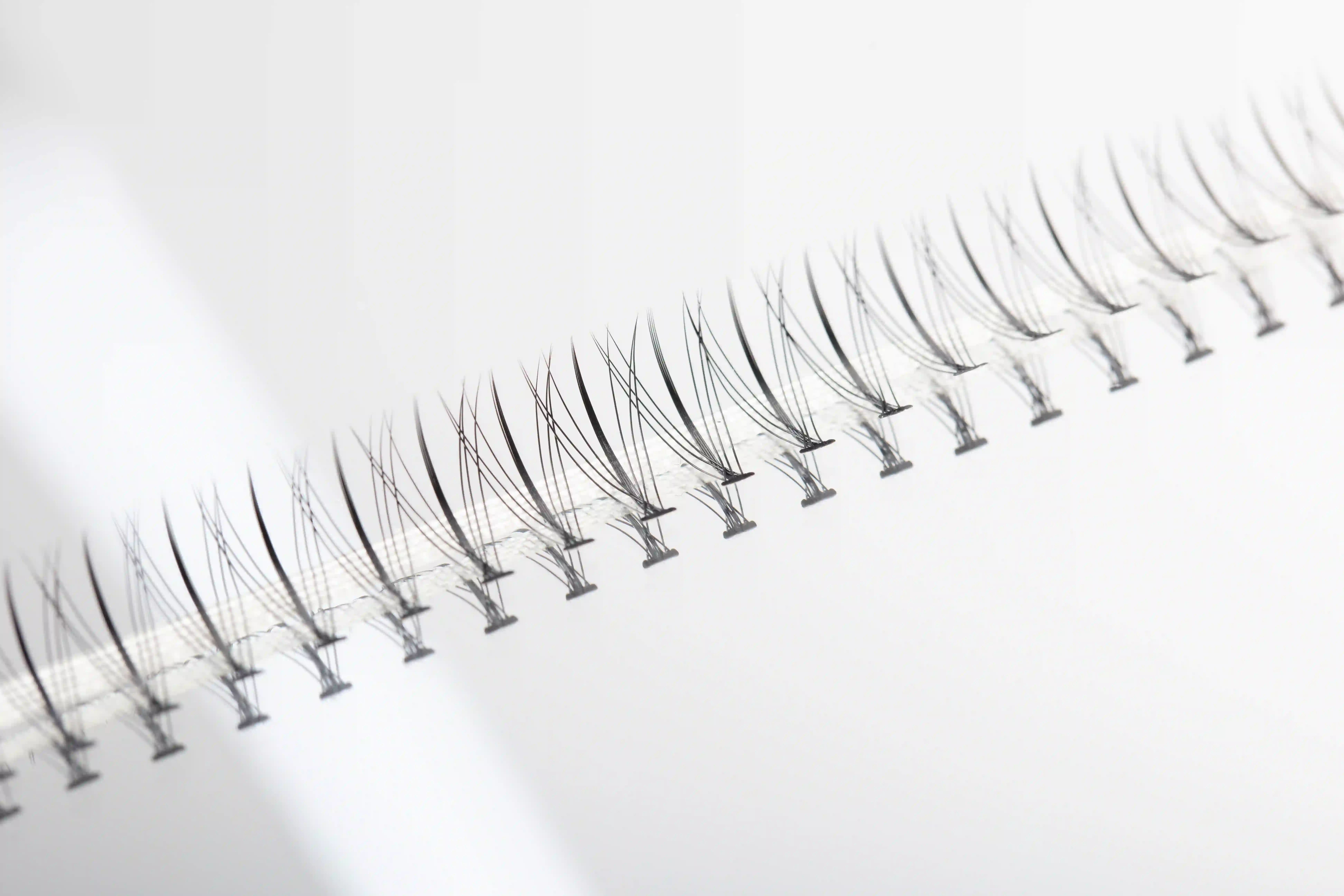 HEAT-BONDED CLUSTER LASHES