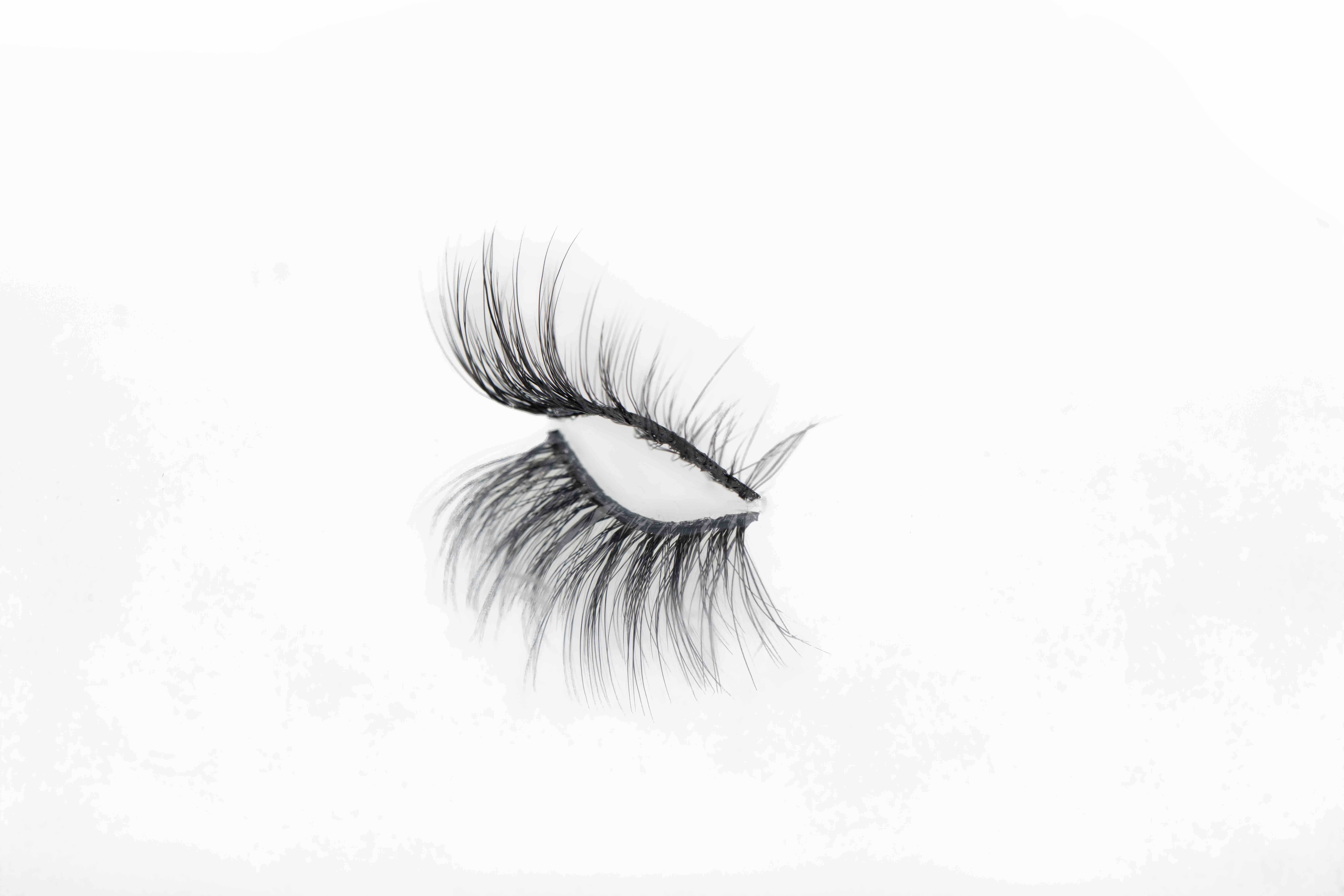 HALF LASHES
