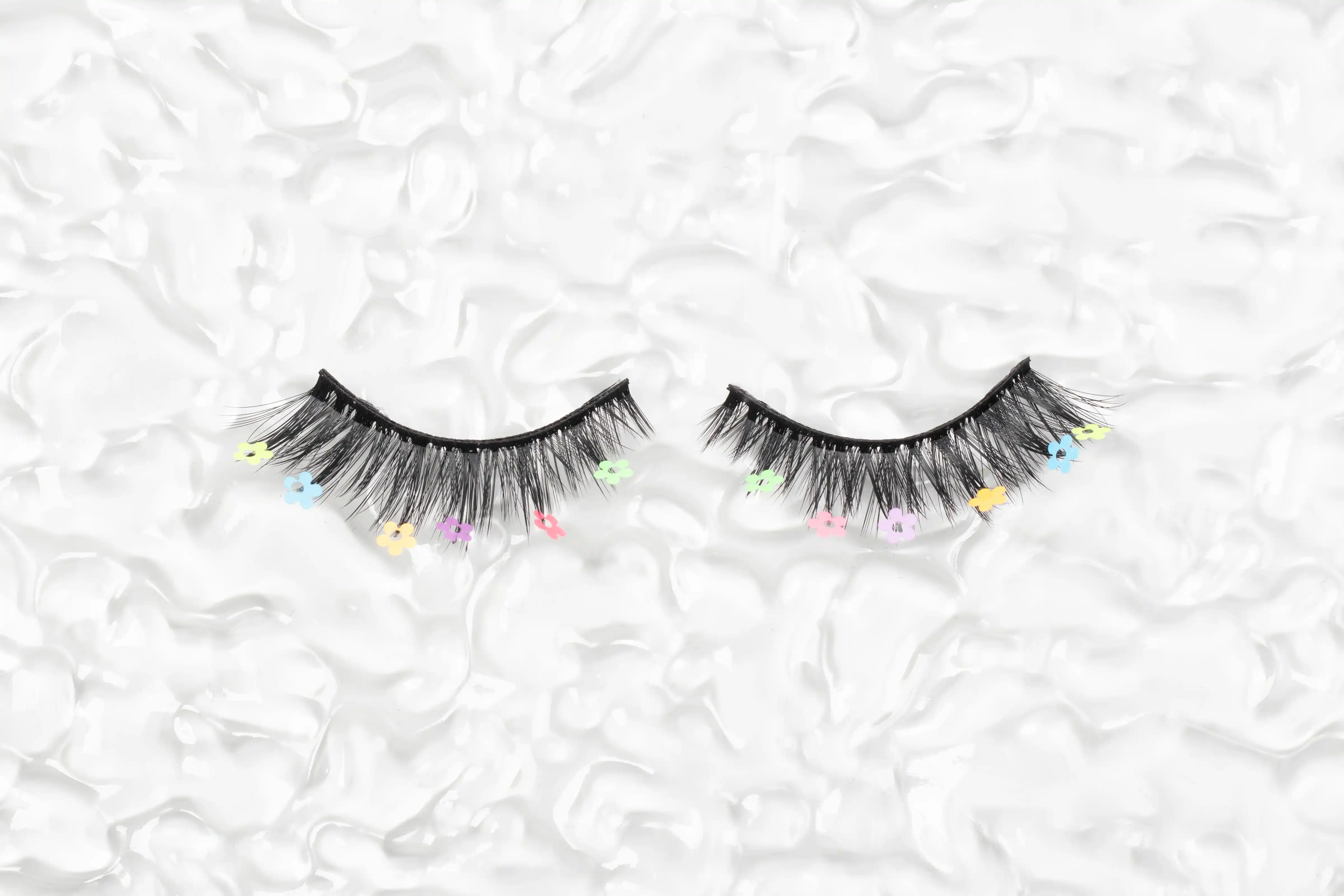 HOLIDAY LASHES