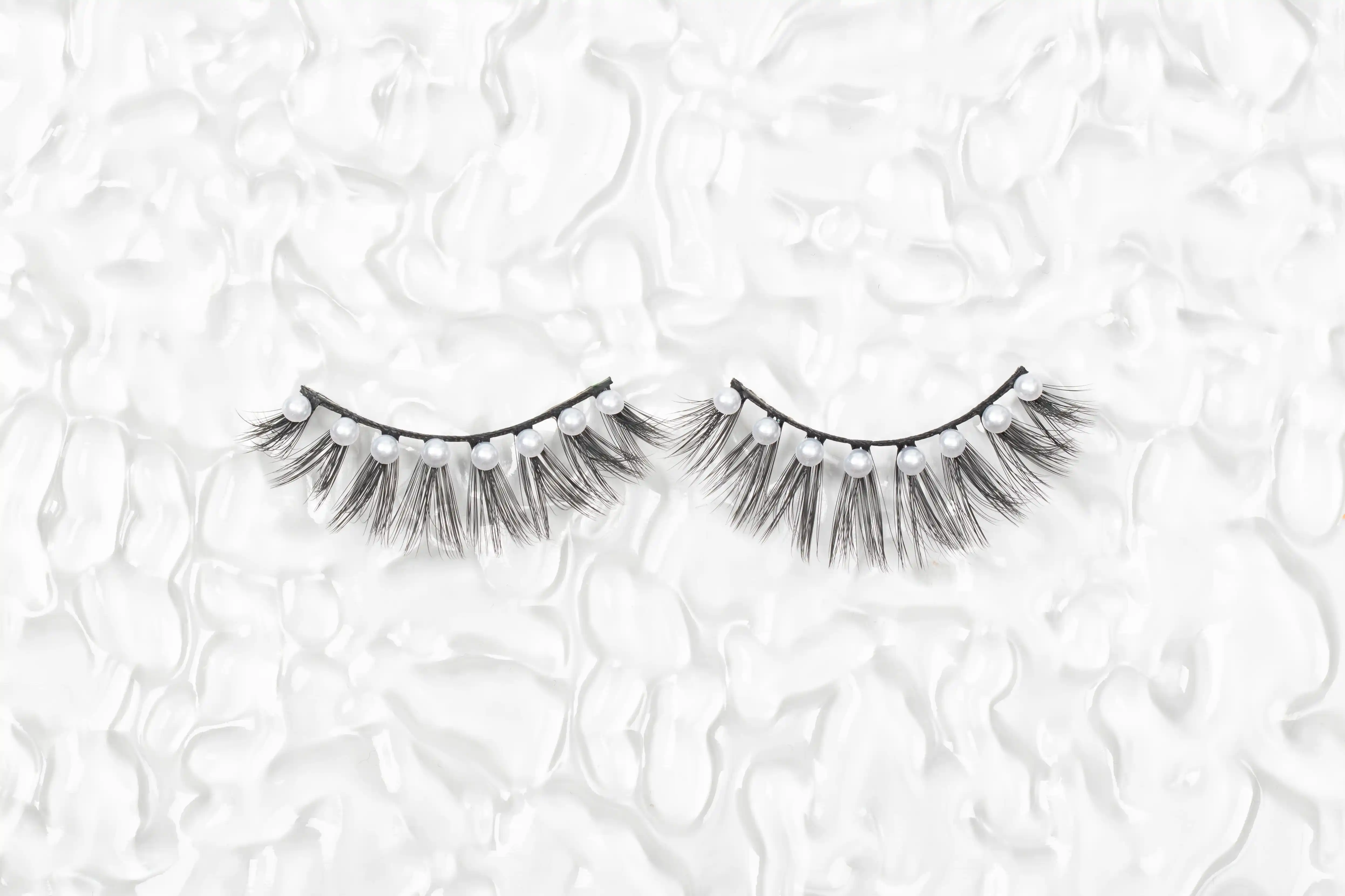 HOLIDAY LASHES