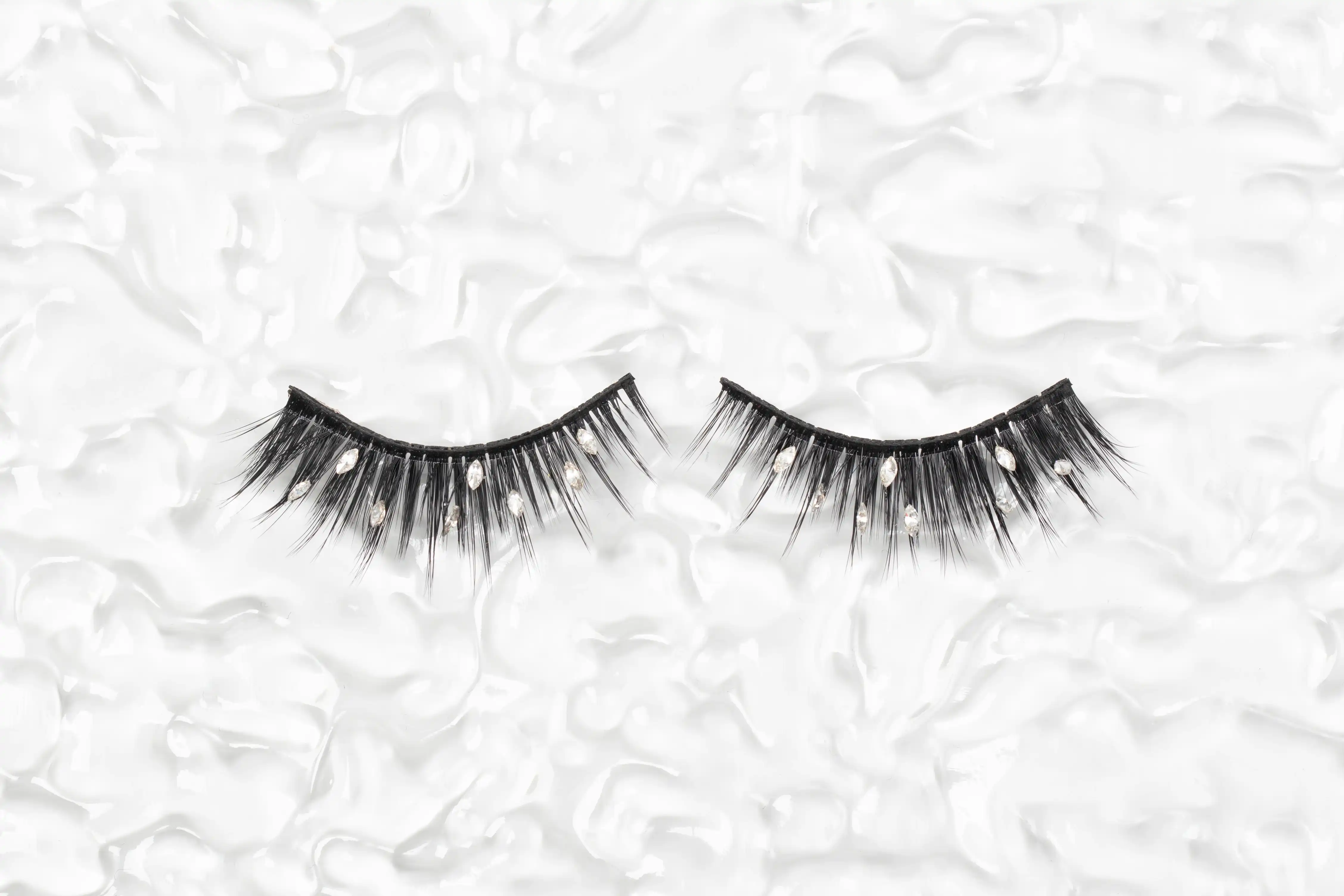 HOLIDAY LASHES