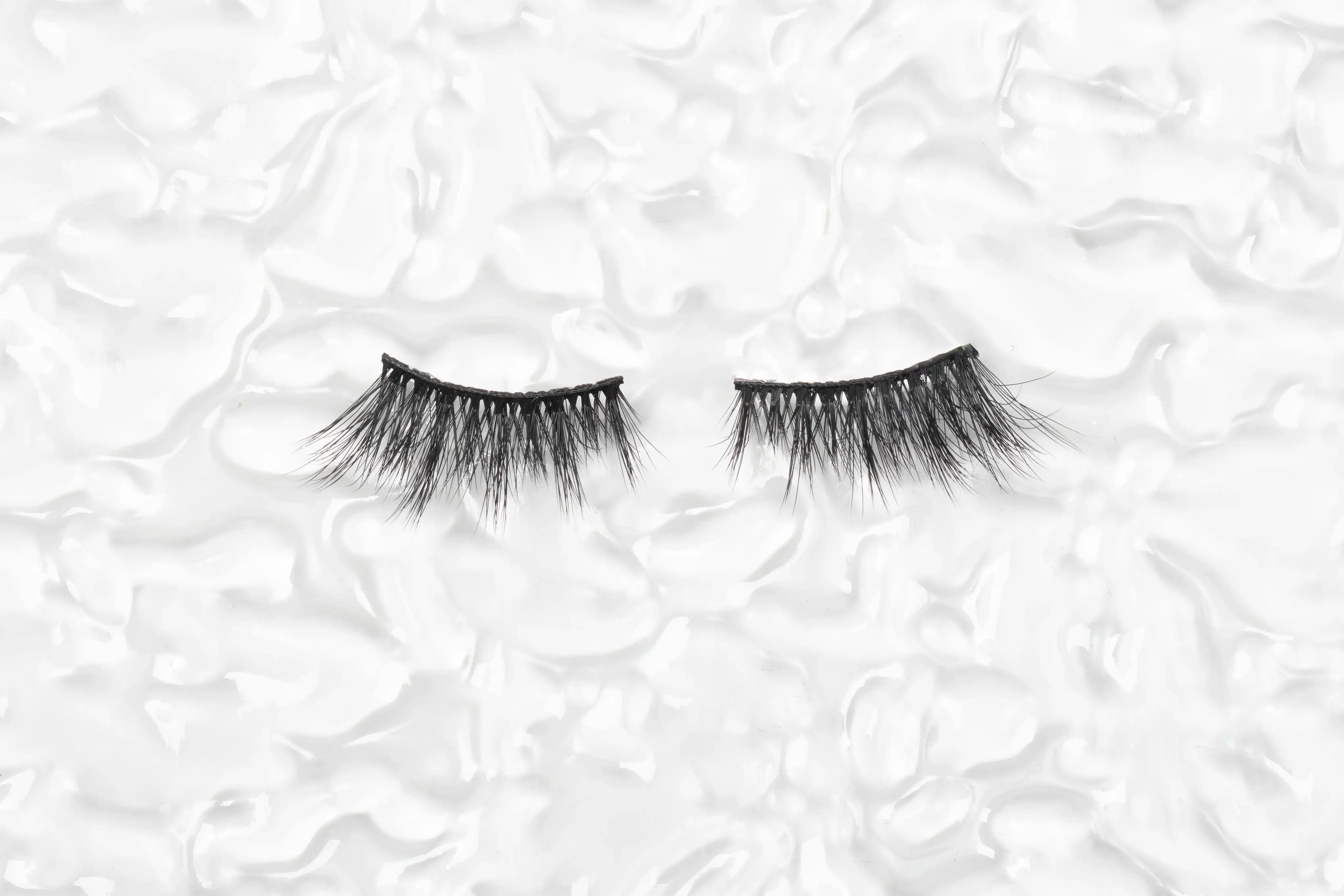 HALF LASHES