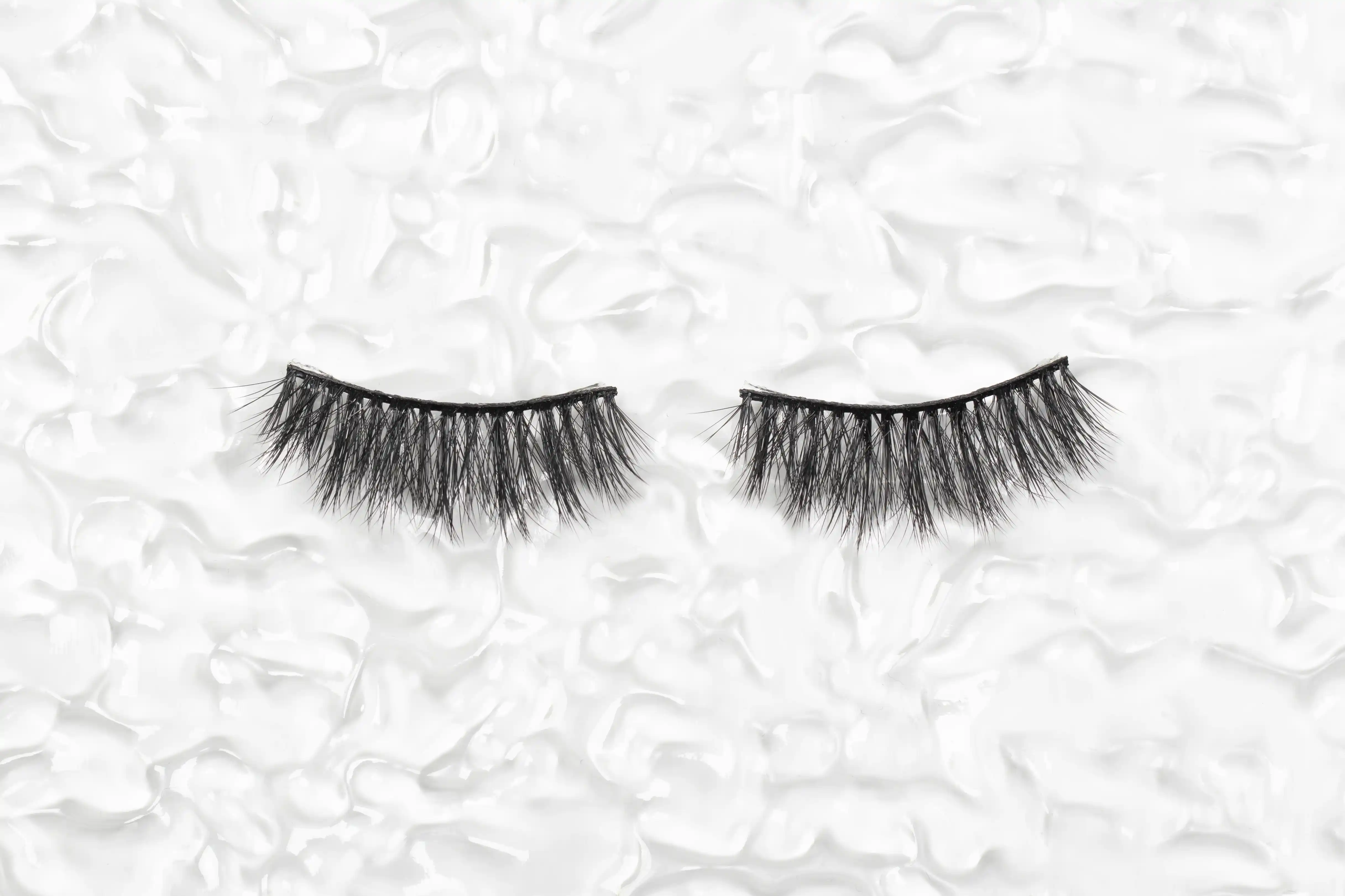 TRIANGULAR FIBER LASHES