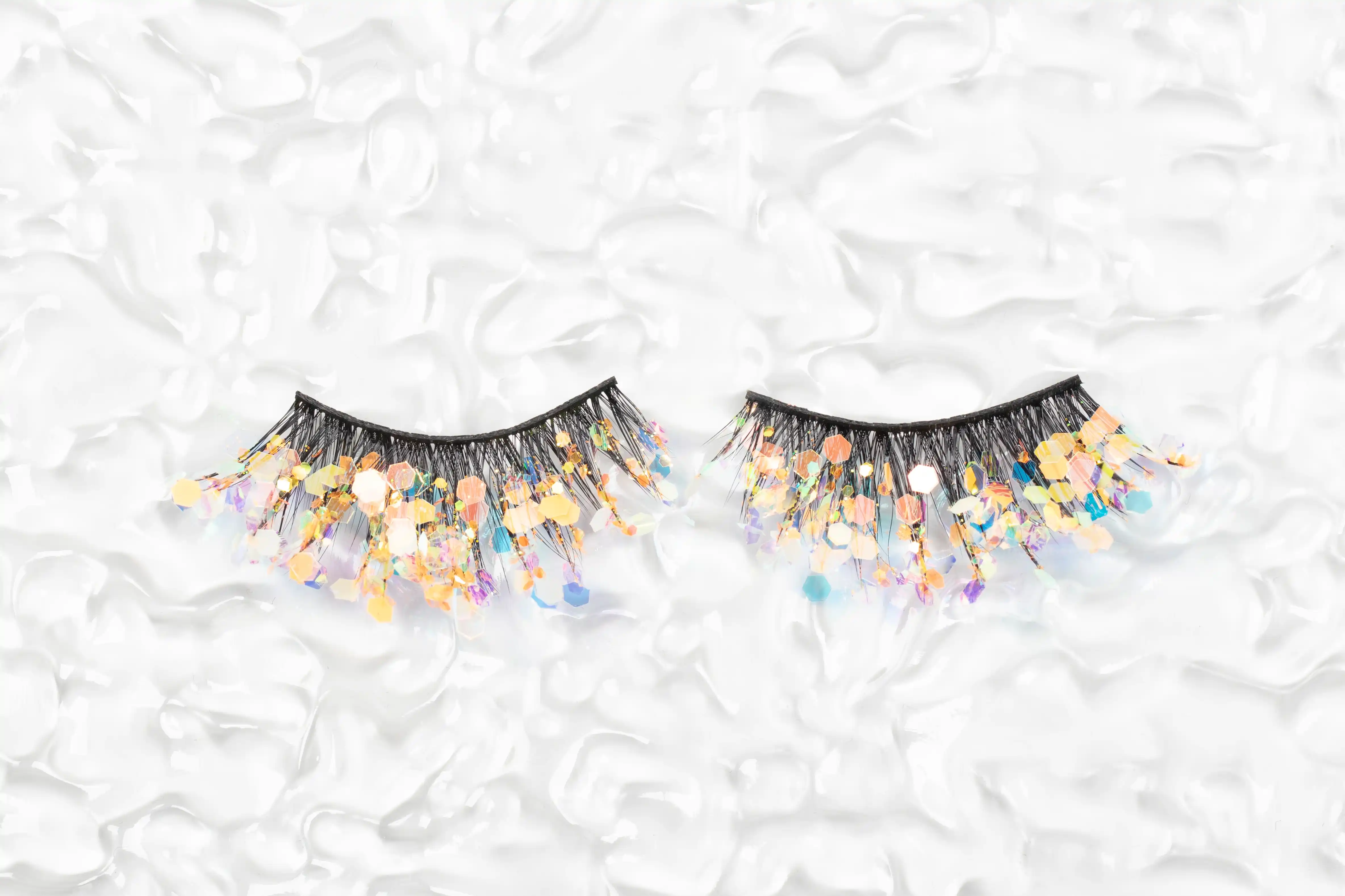 HOLIDAY LASHES