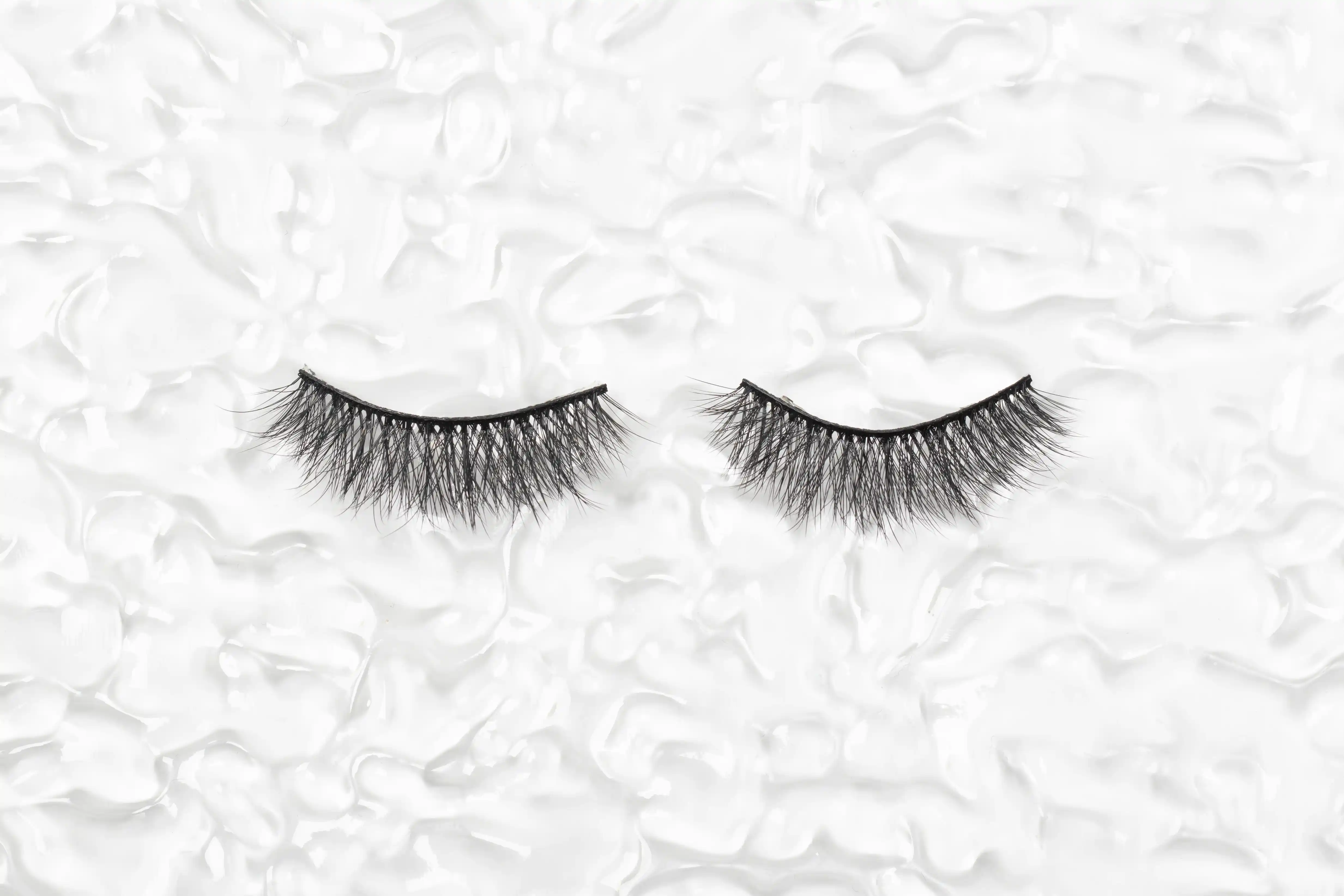 TRIANGULAR FIBER LASHES