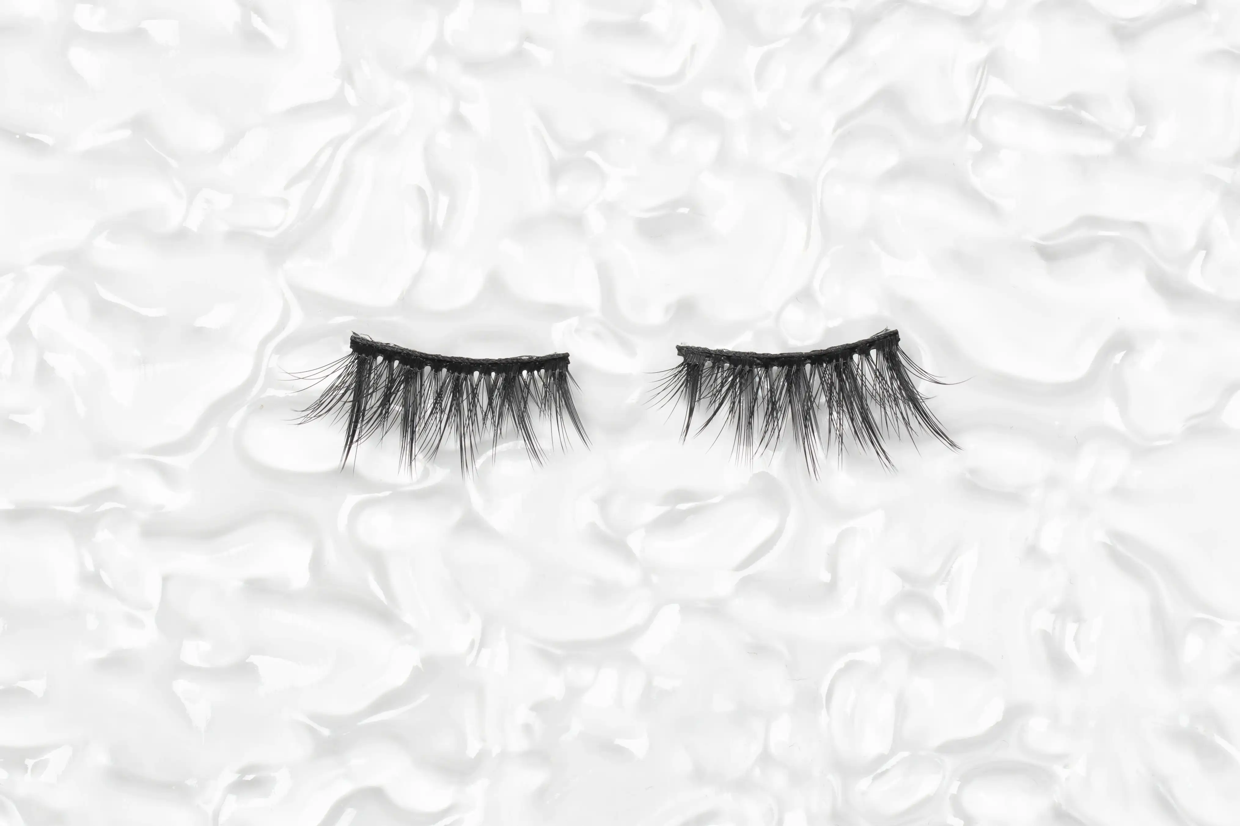 HALF LASHES