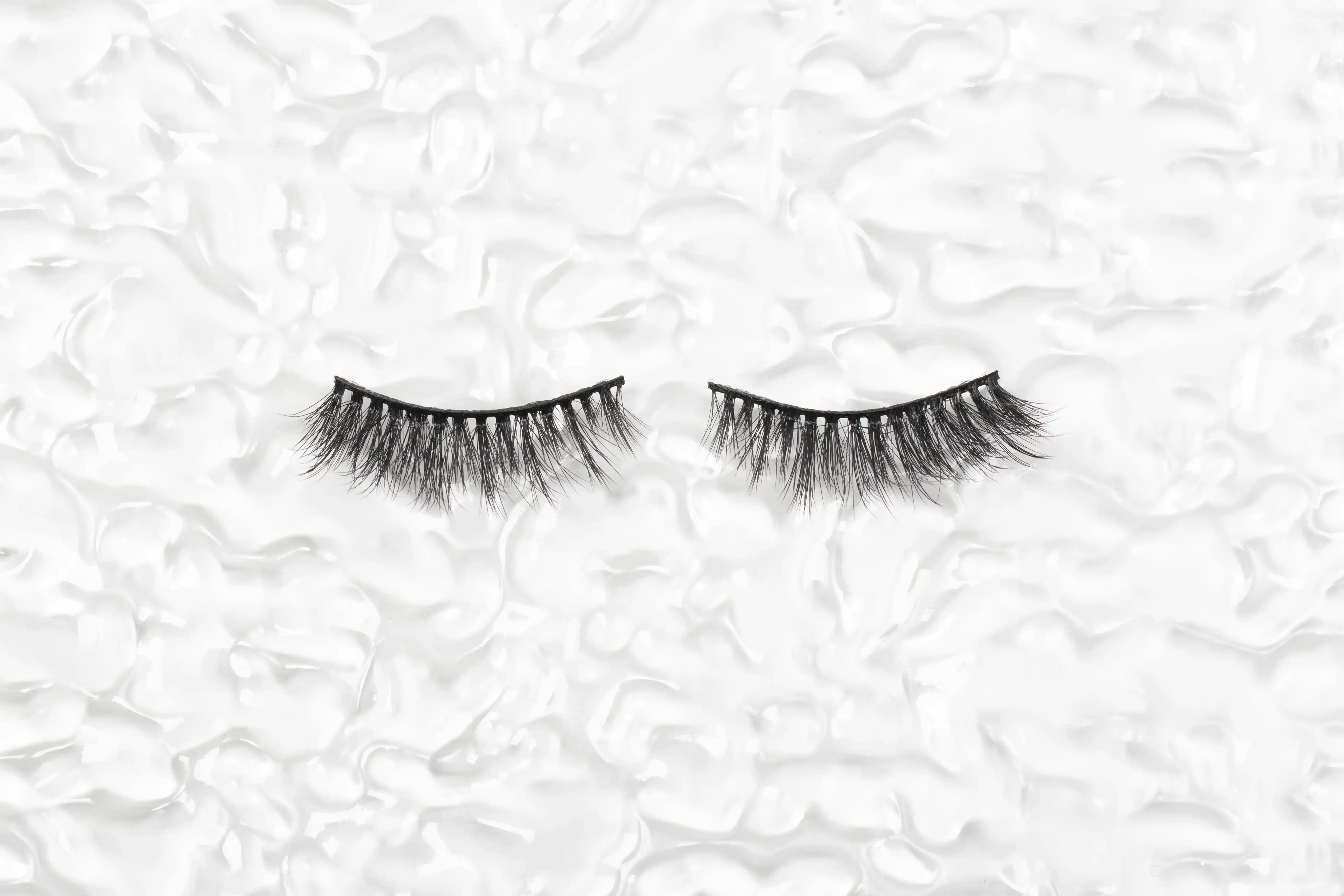 TRIANGULAR FIBER LASHES