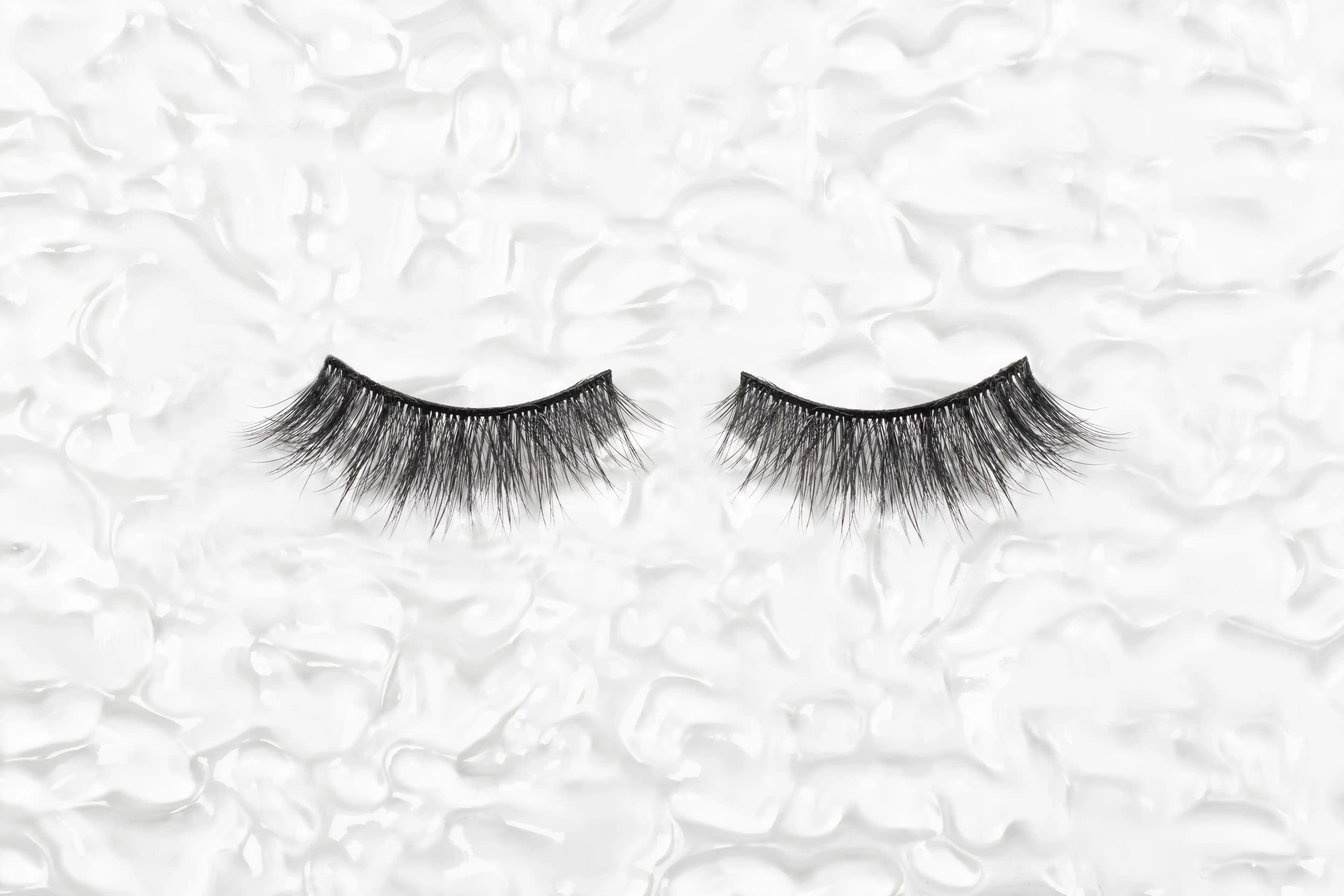 TRIANGULAR FIBER LASHES